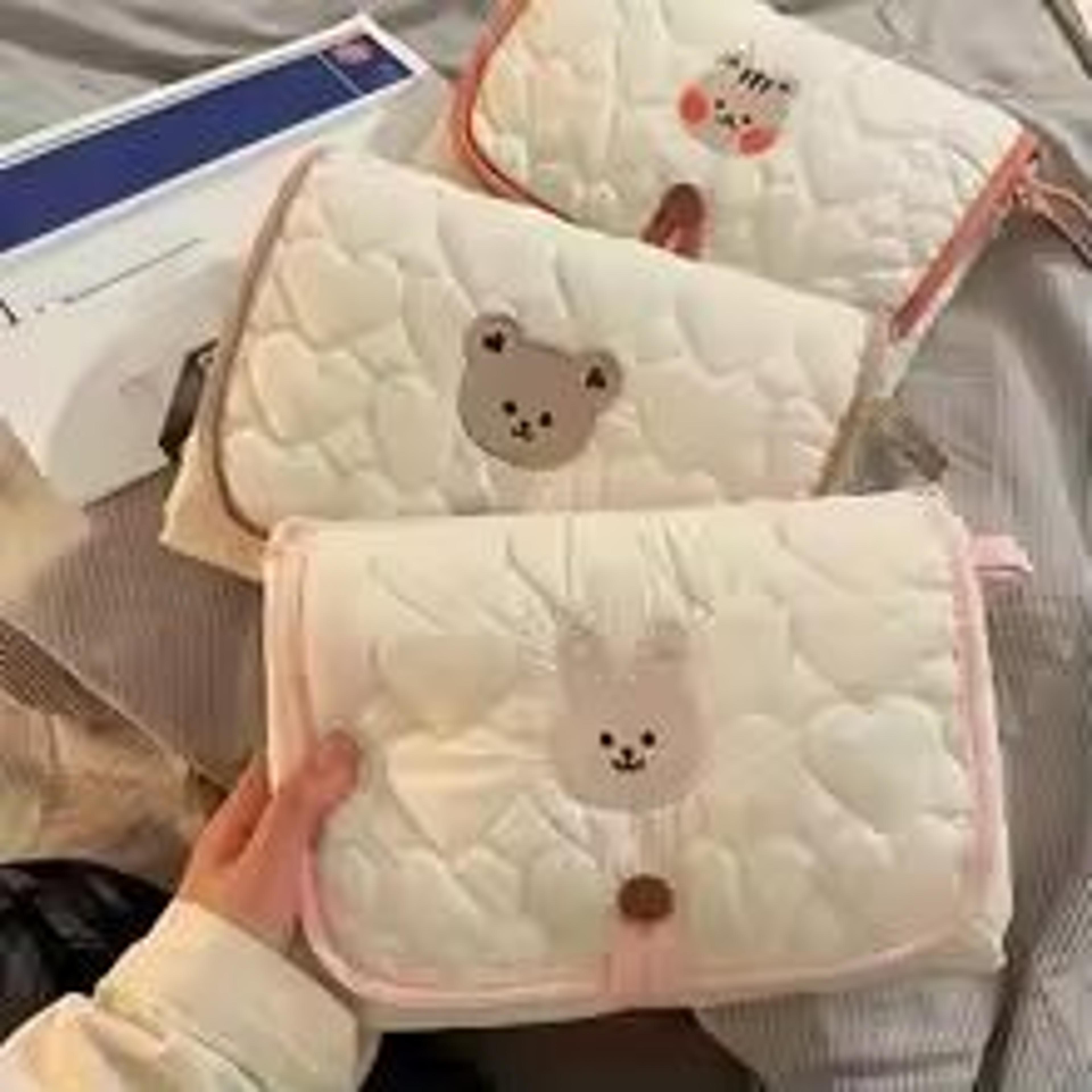 Cream Bear Portable Diaper Changing Pad Foldable Breathable Diaper Pouch With Adjustable Strap For