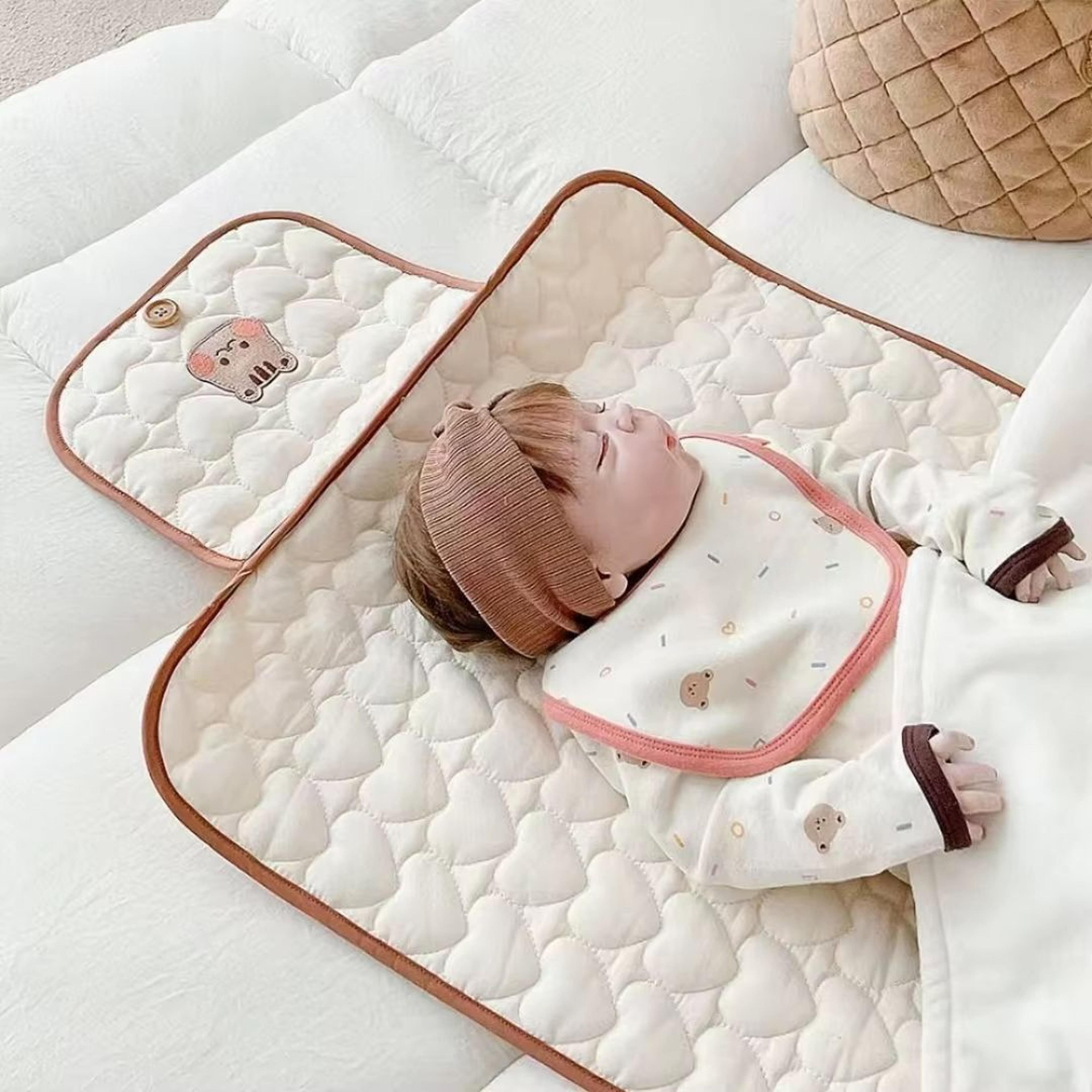 Cream Bear Portable Diaper Changing Pad Foldable Breathable Diaper Pouch With Adjustable Strap For