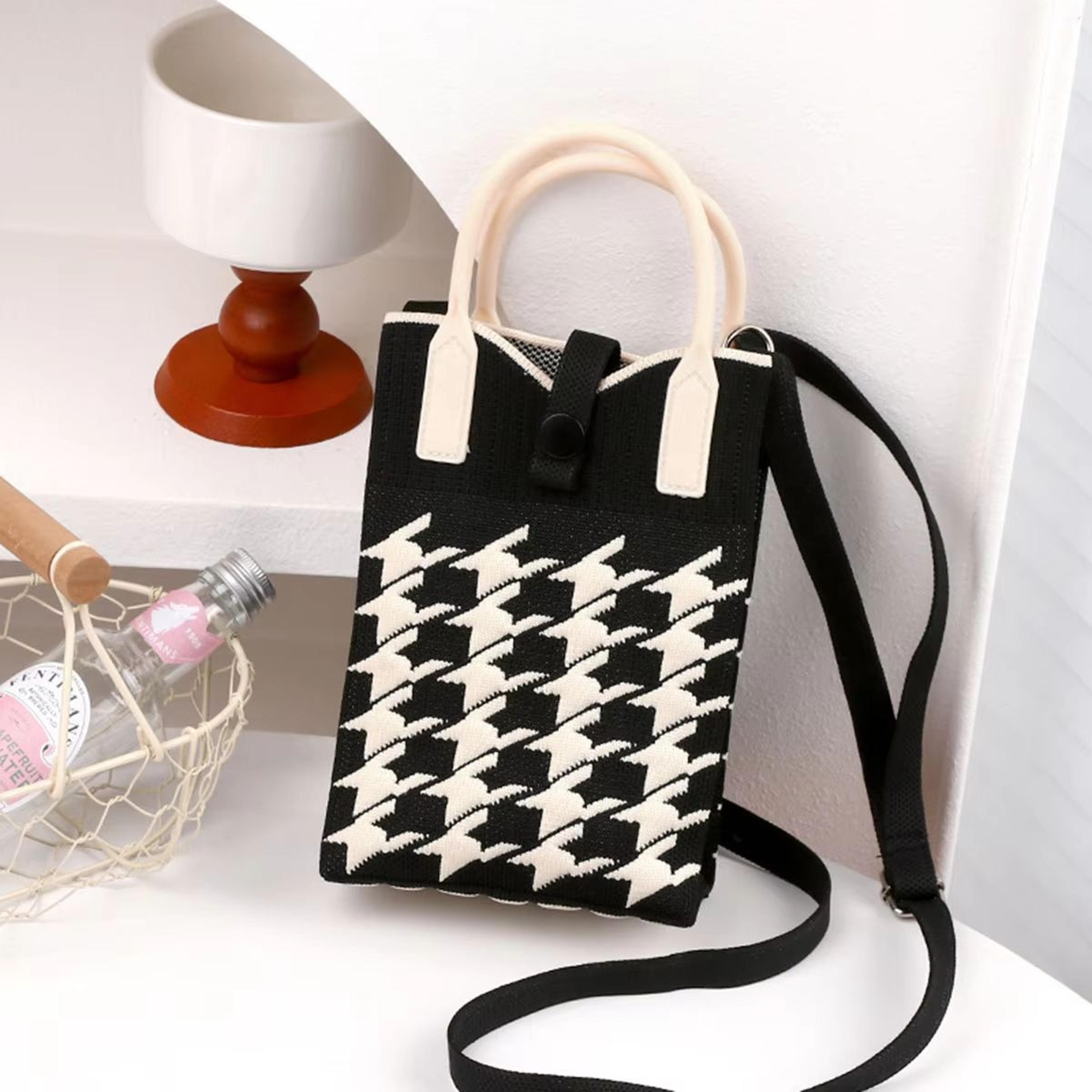 Knitted Crossbody Phone Bag With Adjustable Shoulder Strap 7