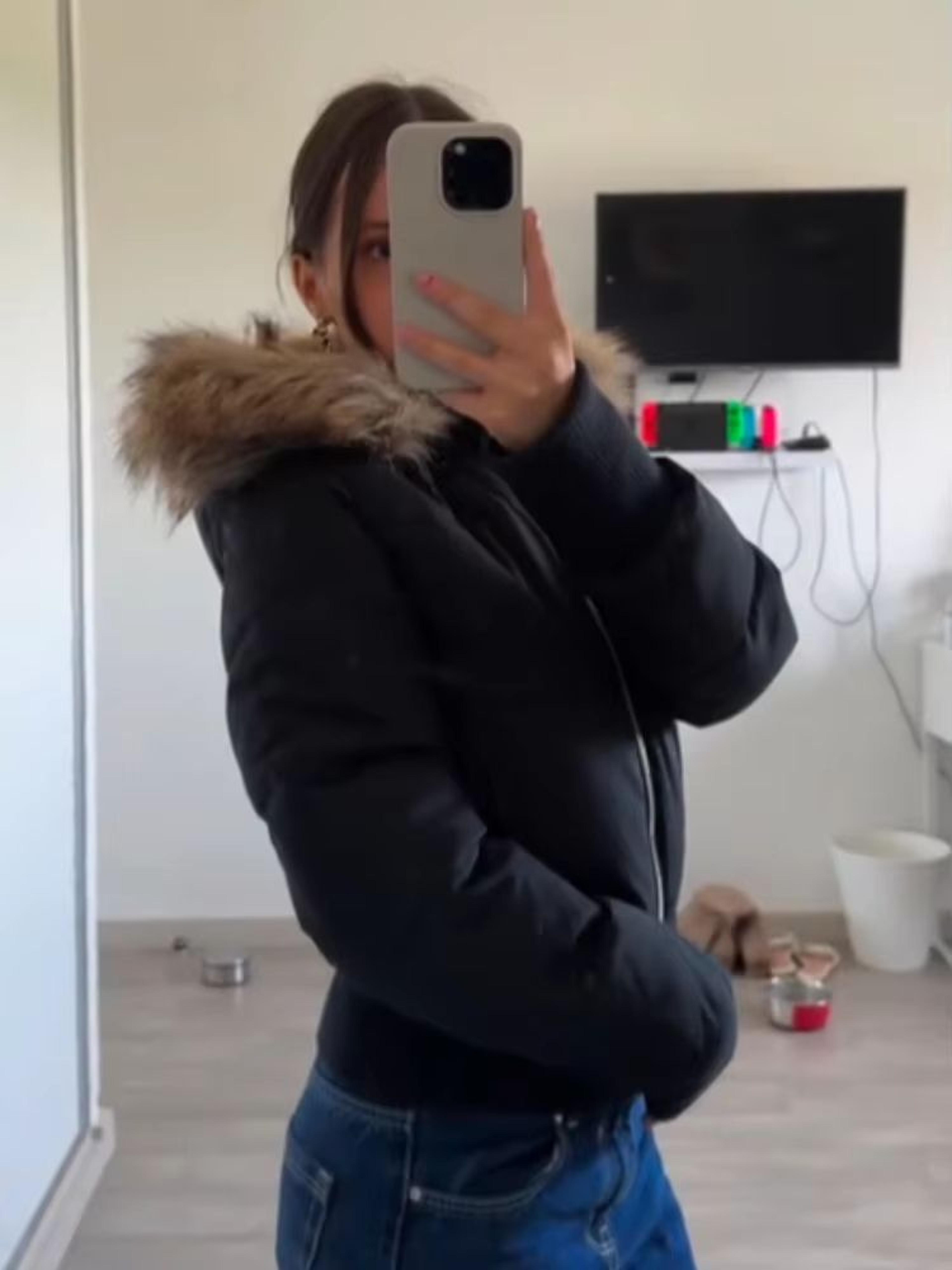 Chic Cropped Womens Faux Fur Hooded Quilted Jacket With Zipper Pockets 3