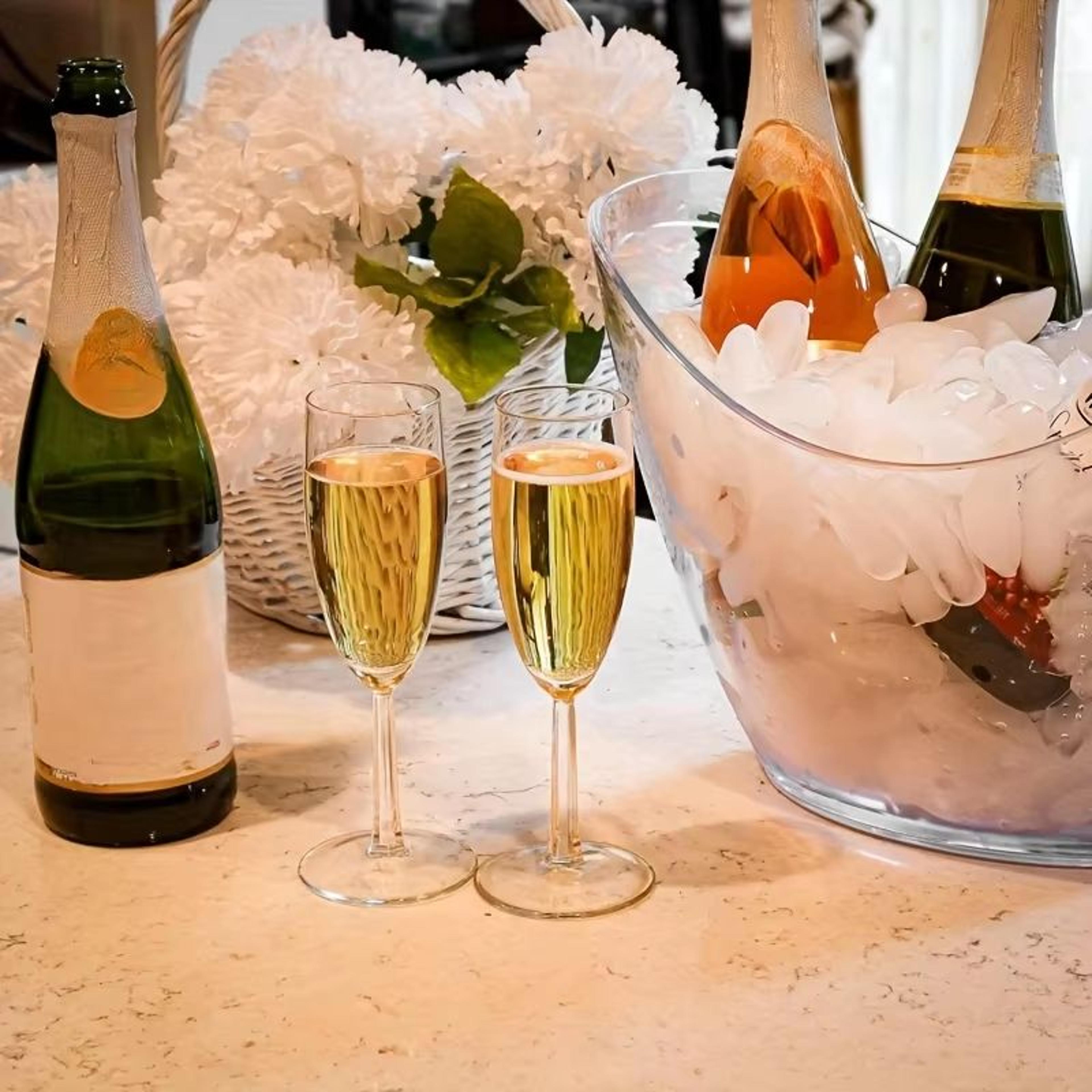Elegant Transparent Acrylic Ice Bucket Wine And Beverage Cooler For Parties 4