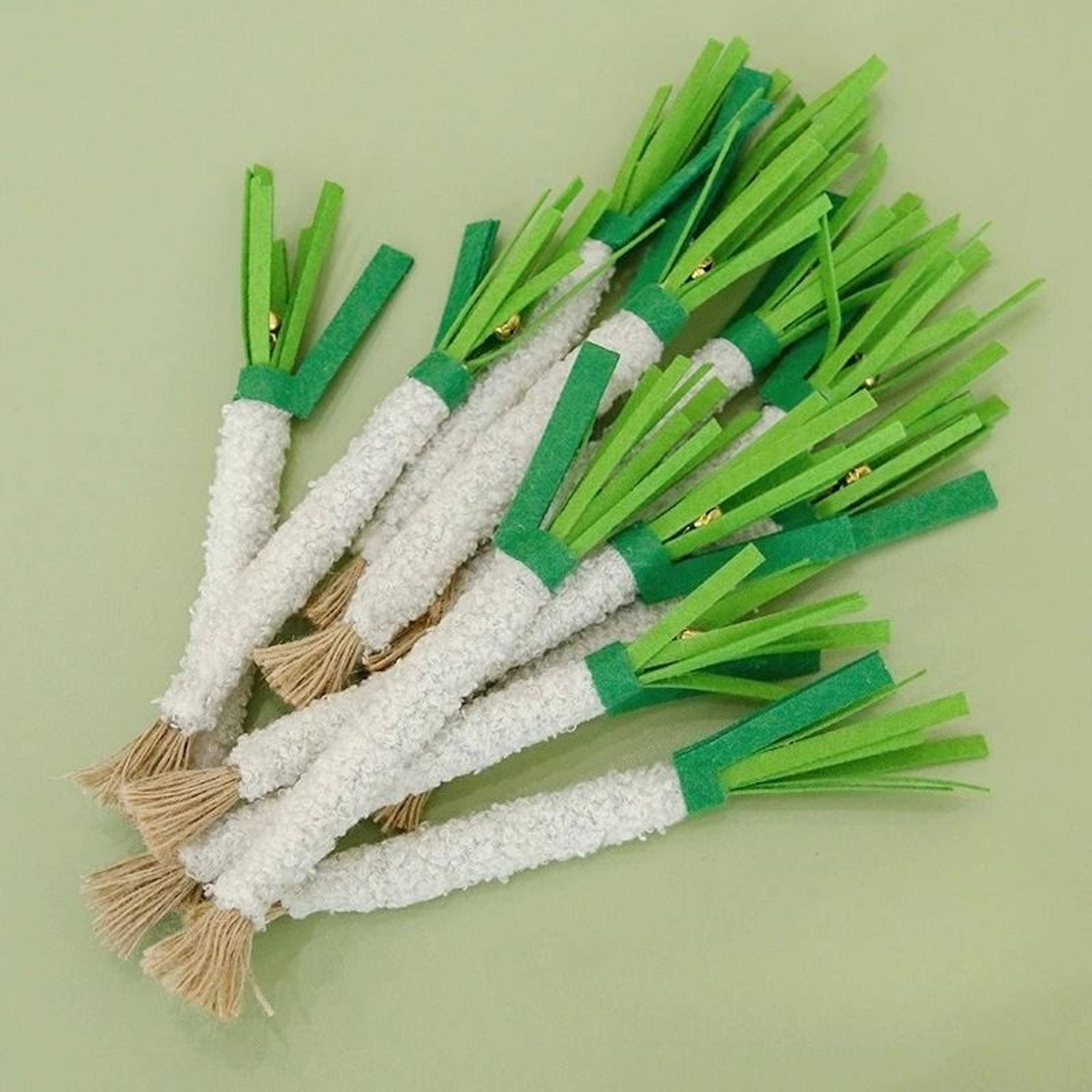 3Piece Silver Vine Scallion Cat Chew Toy Set For Teeth Cleaning And Interactive Play 1