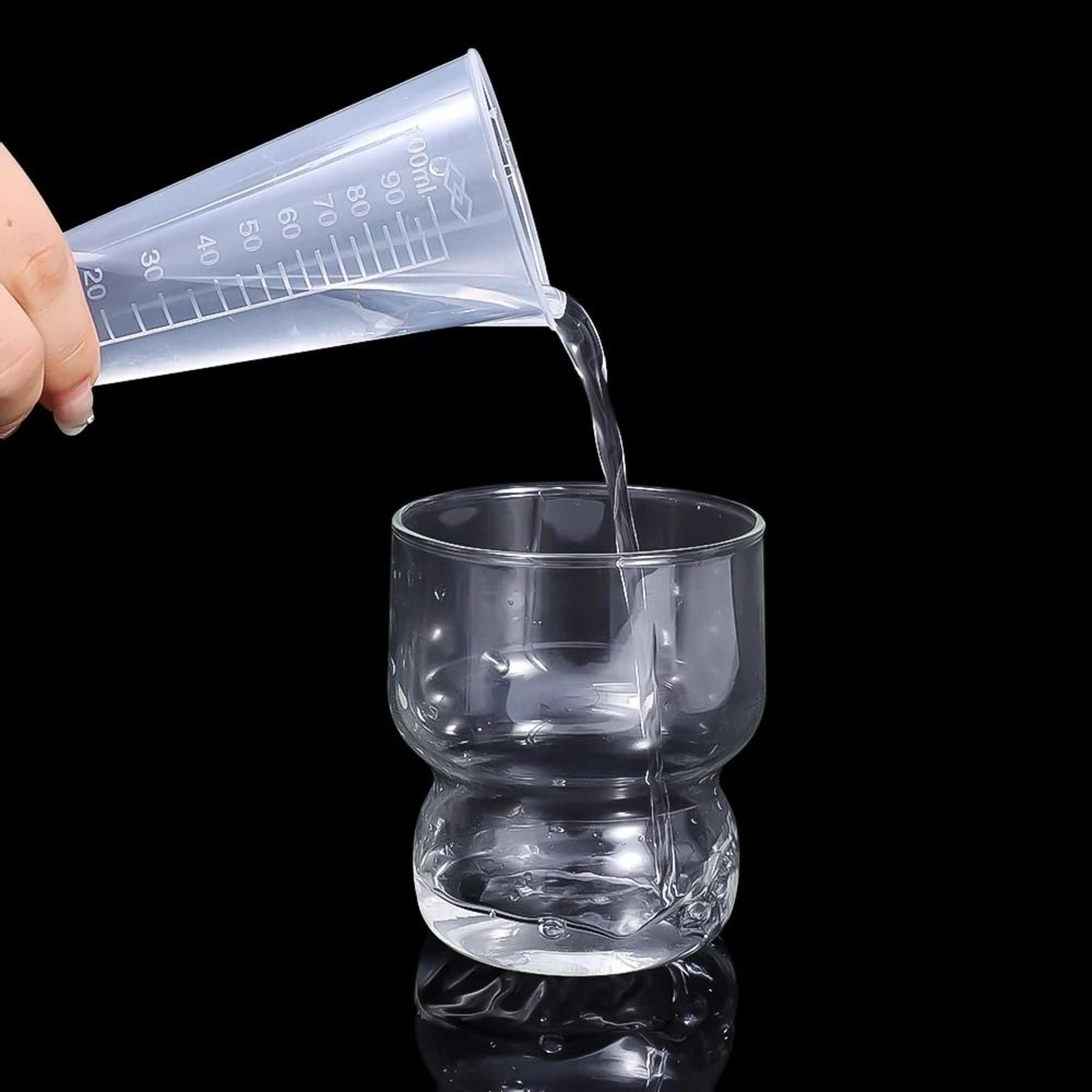 Transparent Graduated Measuring Cup With Pour Spout Plastic Mixing Beaker For Kitchen And Craft Use 2