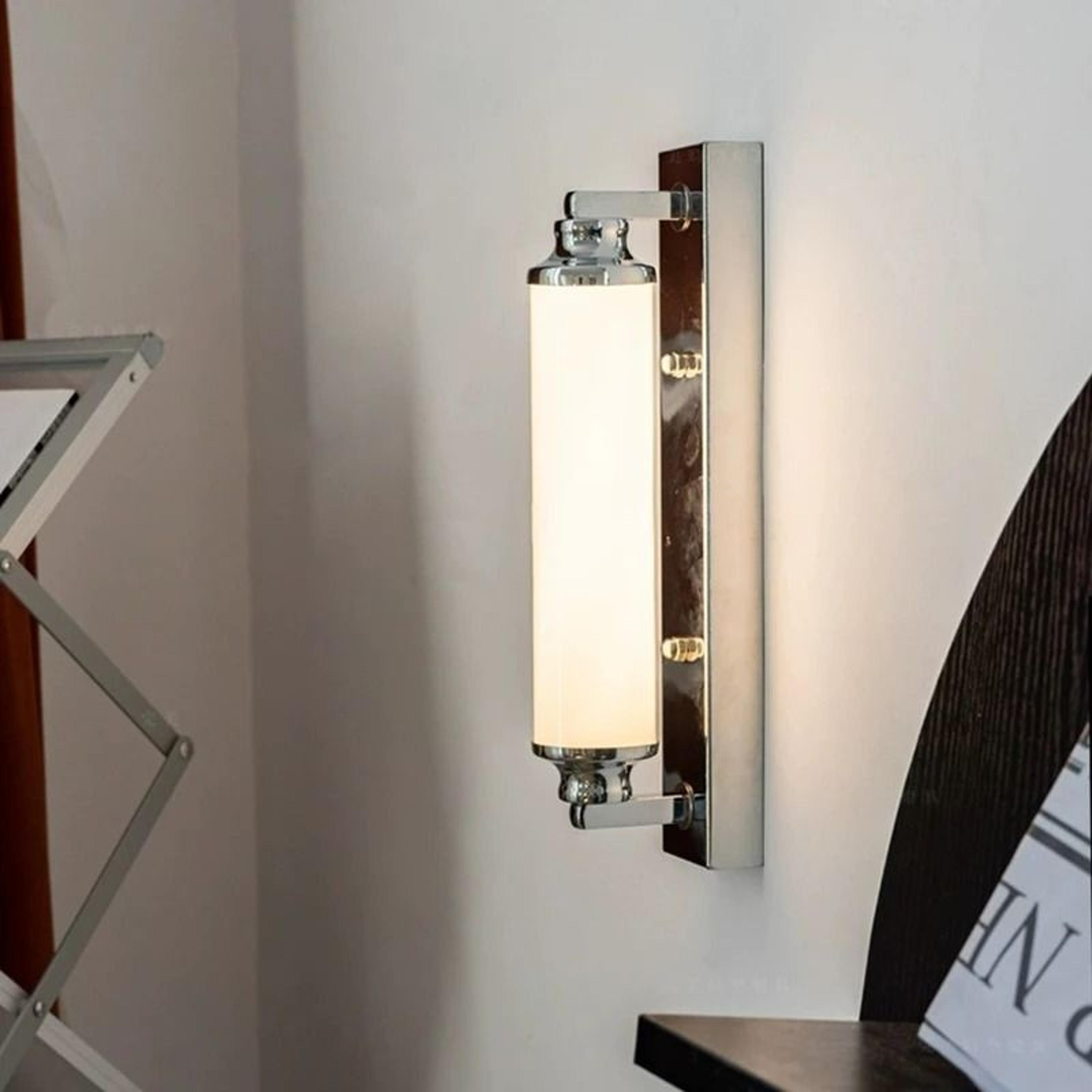 Linear Aura LED Wall Lamp 1