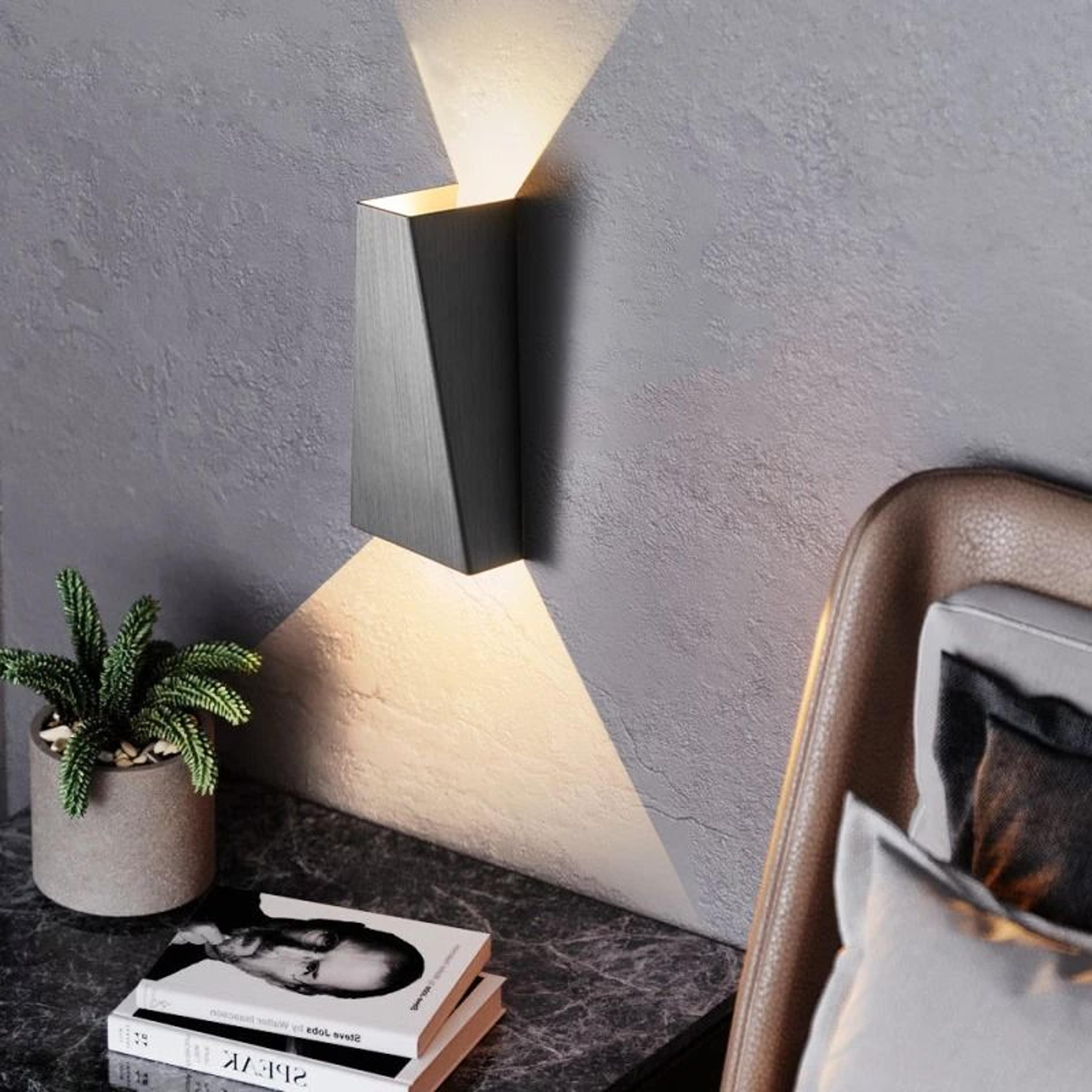 Lustrous Gold Minimalist Wall Sconce 2