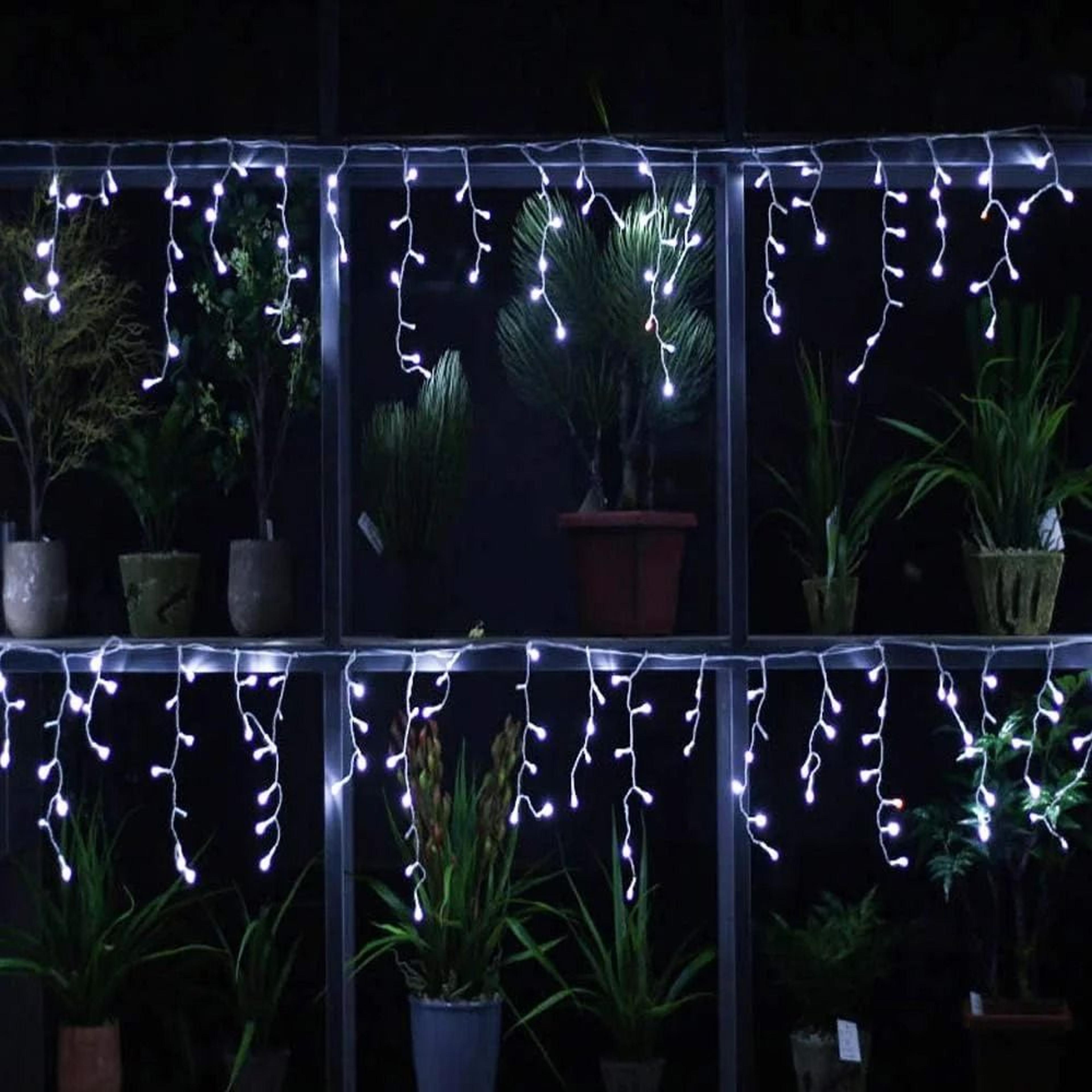 WinterCascade Outdoor Icicle Lights 3