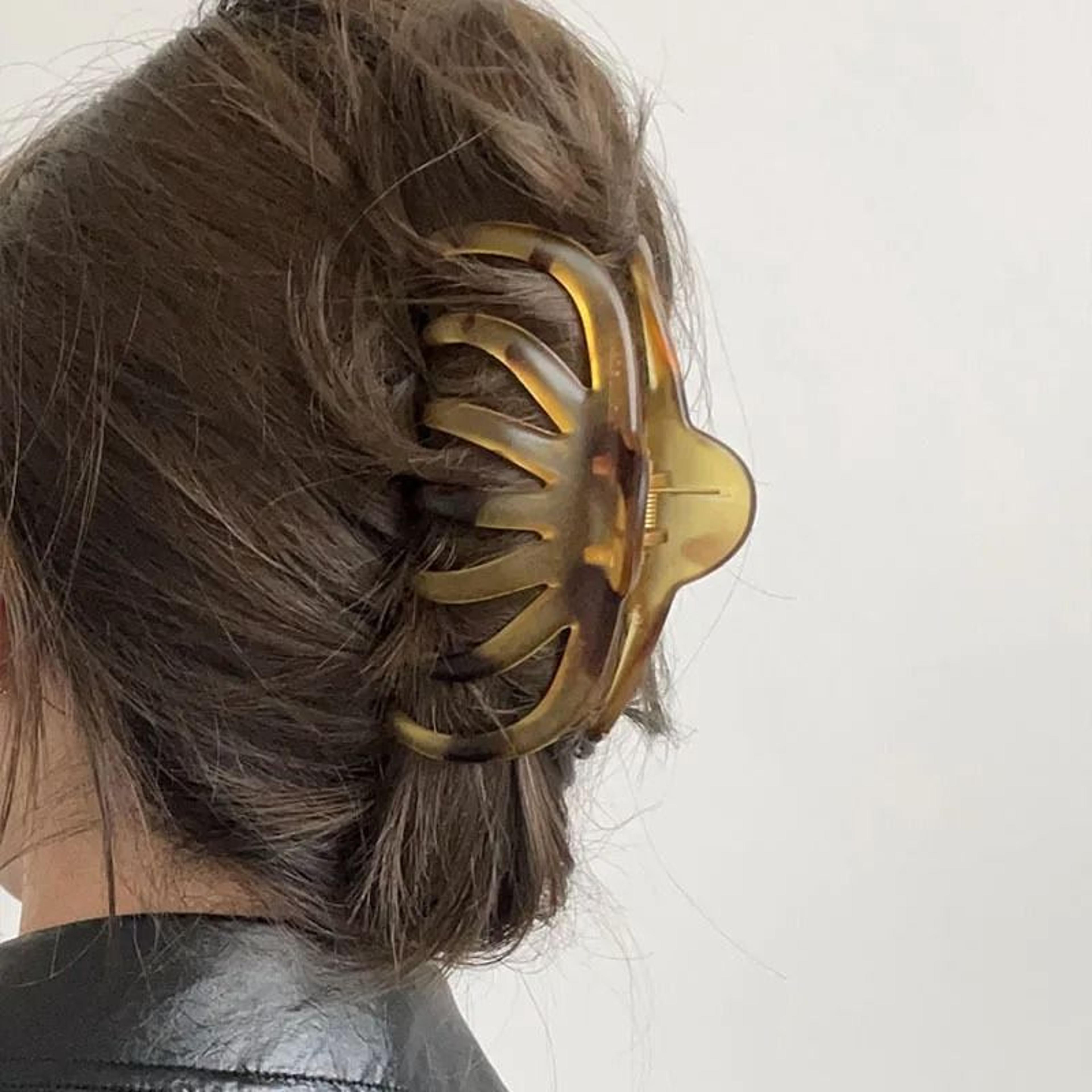 LunaGrip Large Hair Claw 2