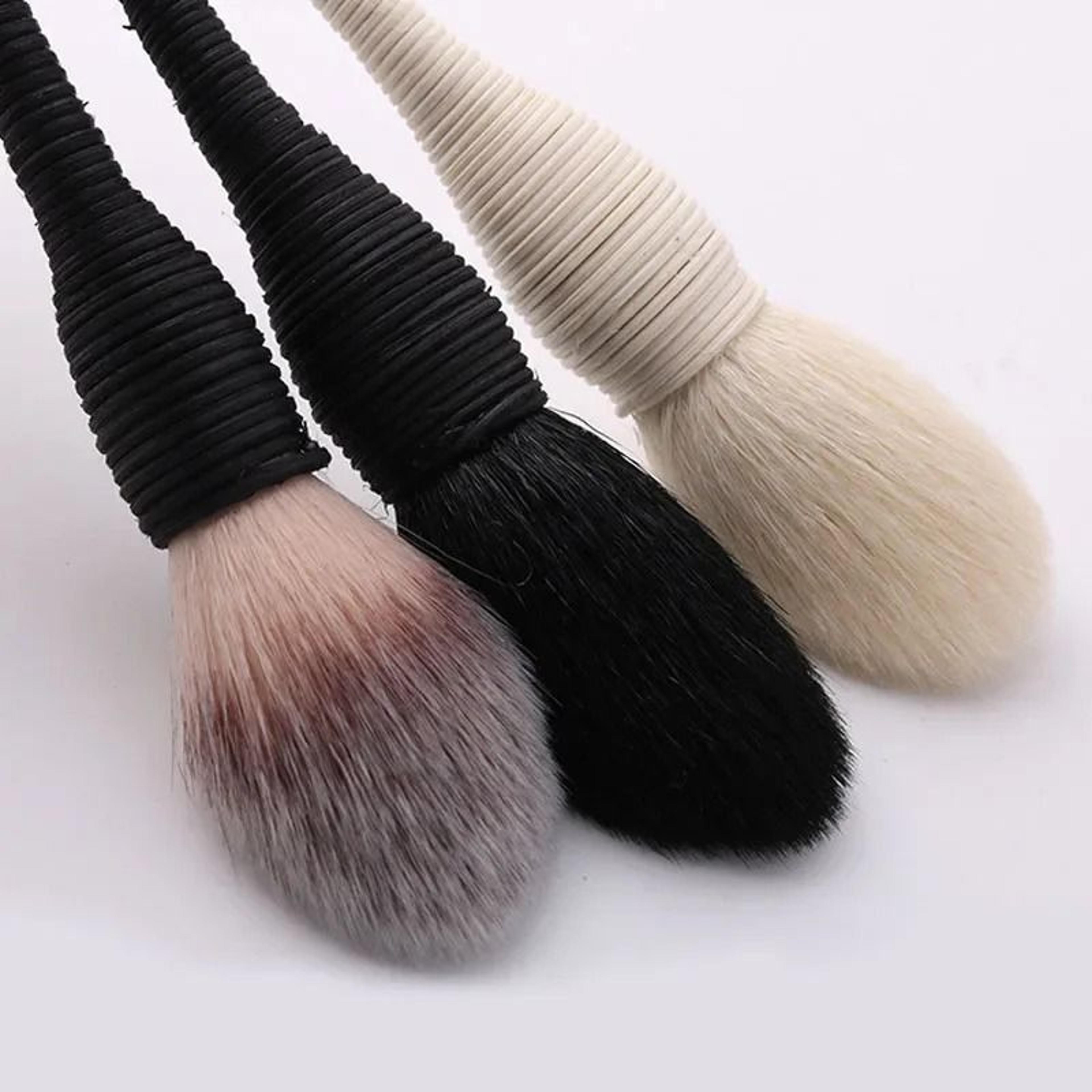 VelvetBloom Goat Hair Makeup Brush 2