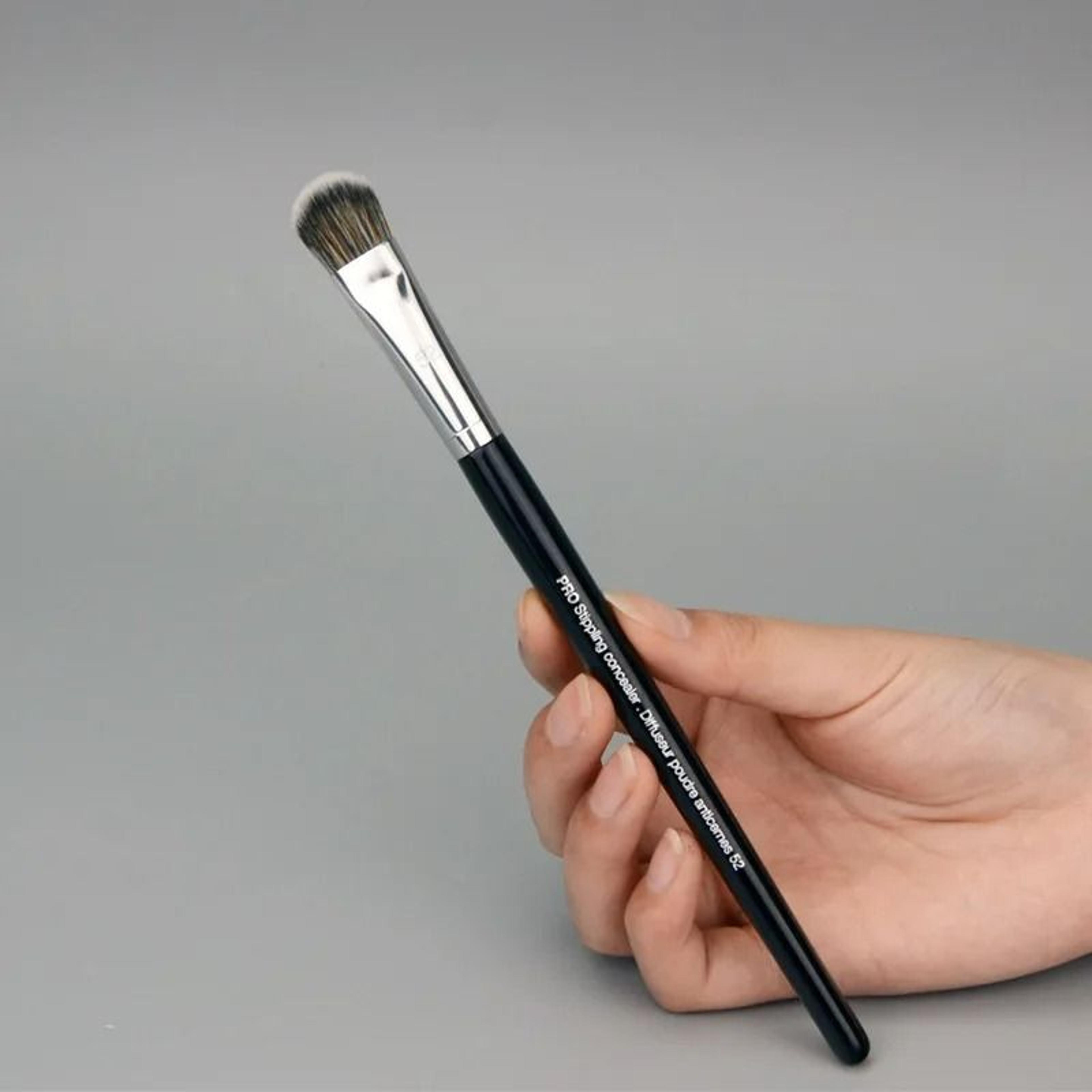 SoftSweep Precision Concealer Brush 3