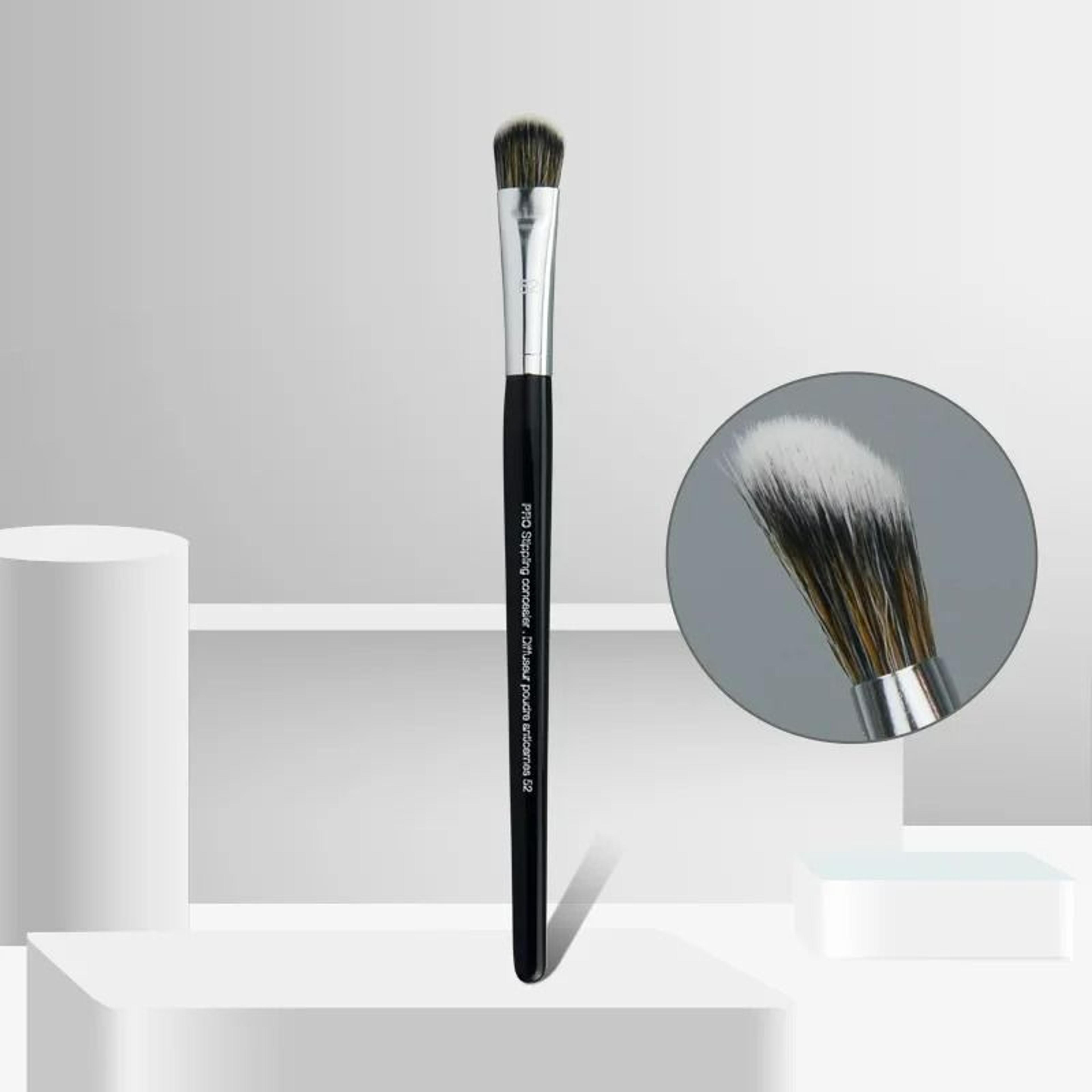 SoftSweep Precision Concealer Brush 1