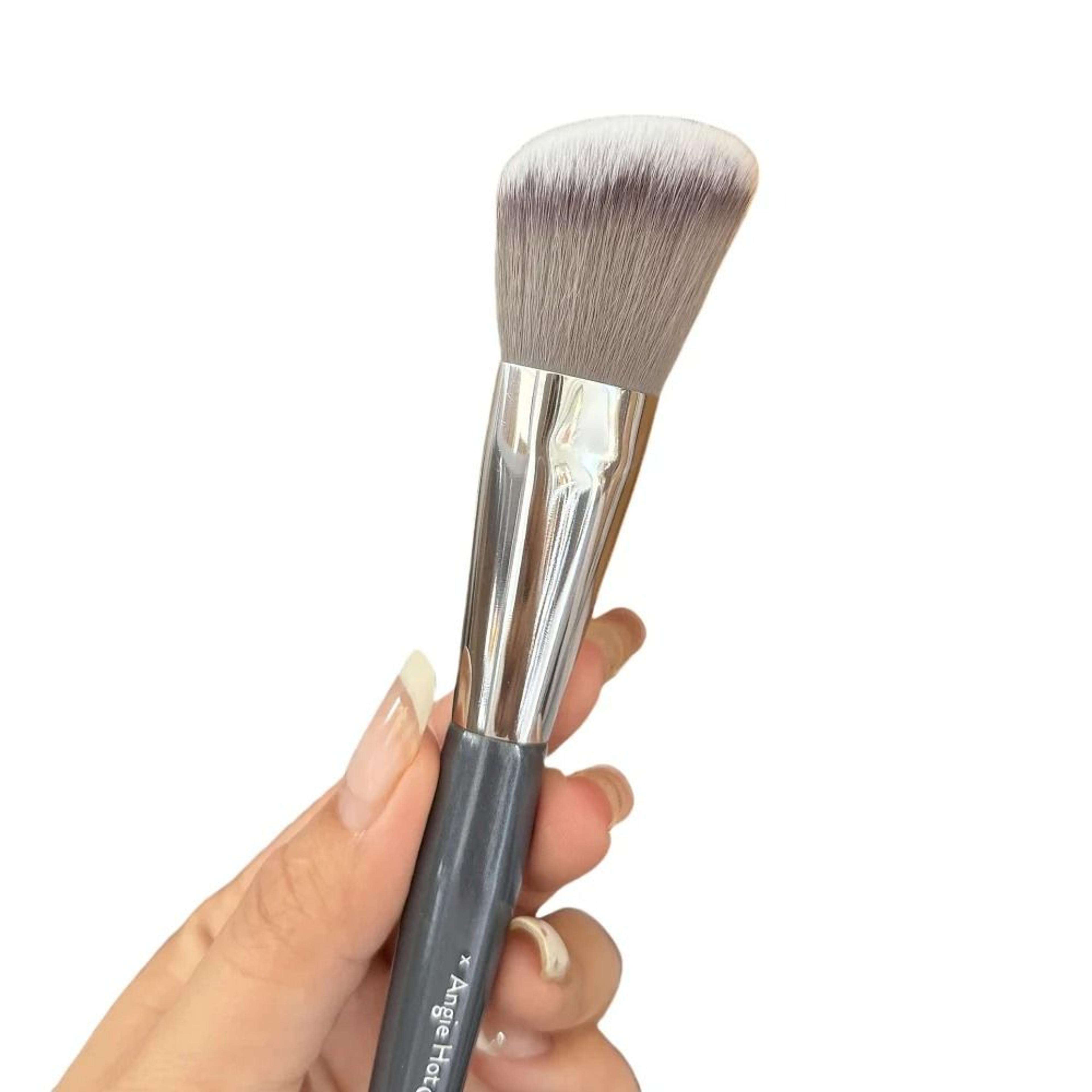 GlowSculpt Angled Blush Brush 5