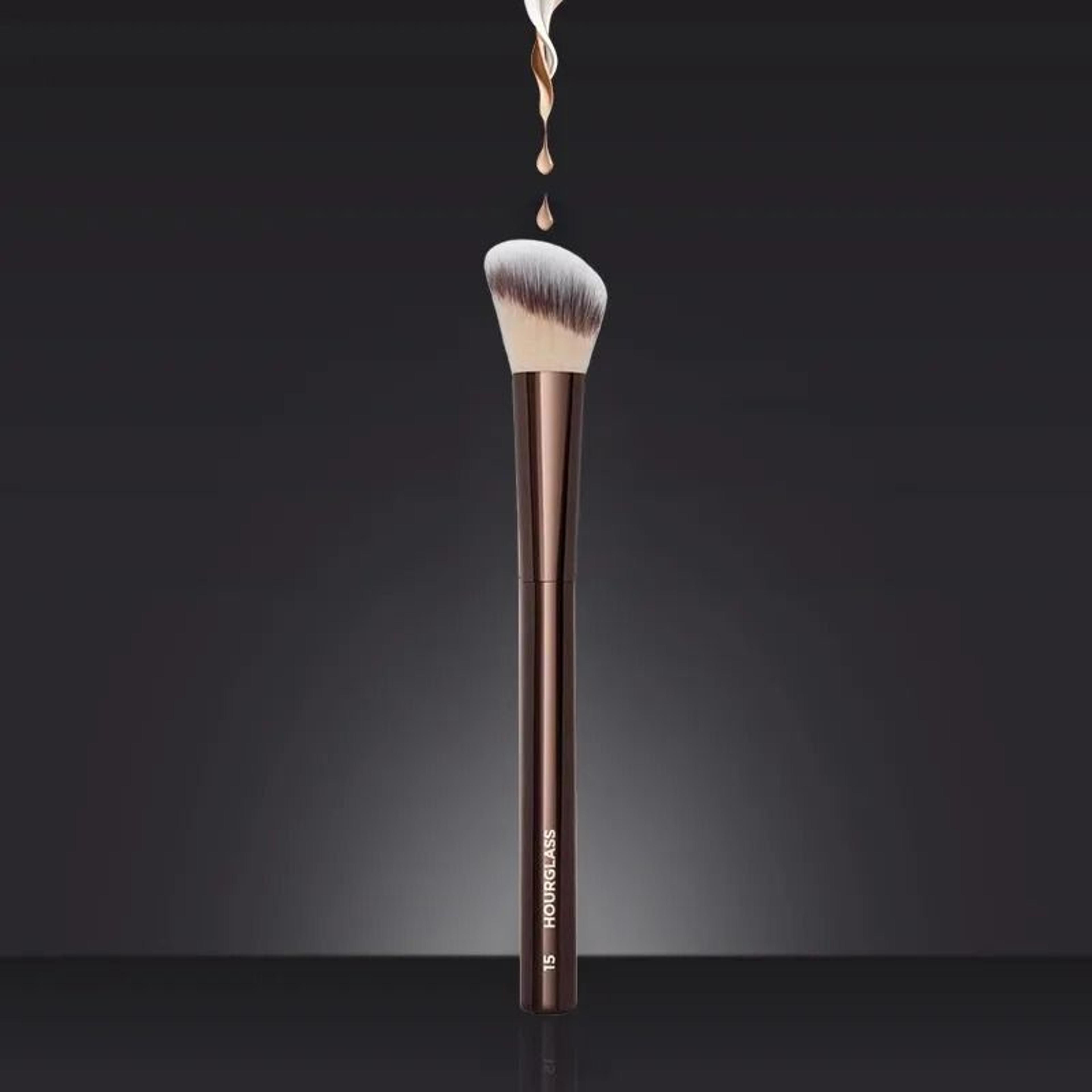 glowsculpt cream blush brush