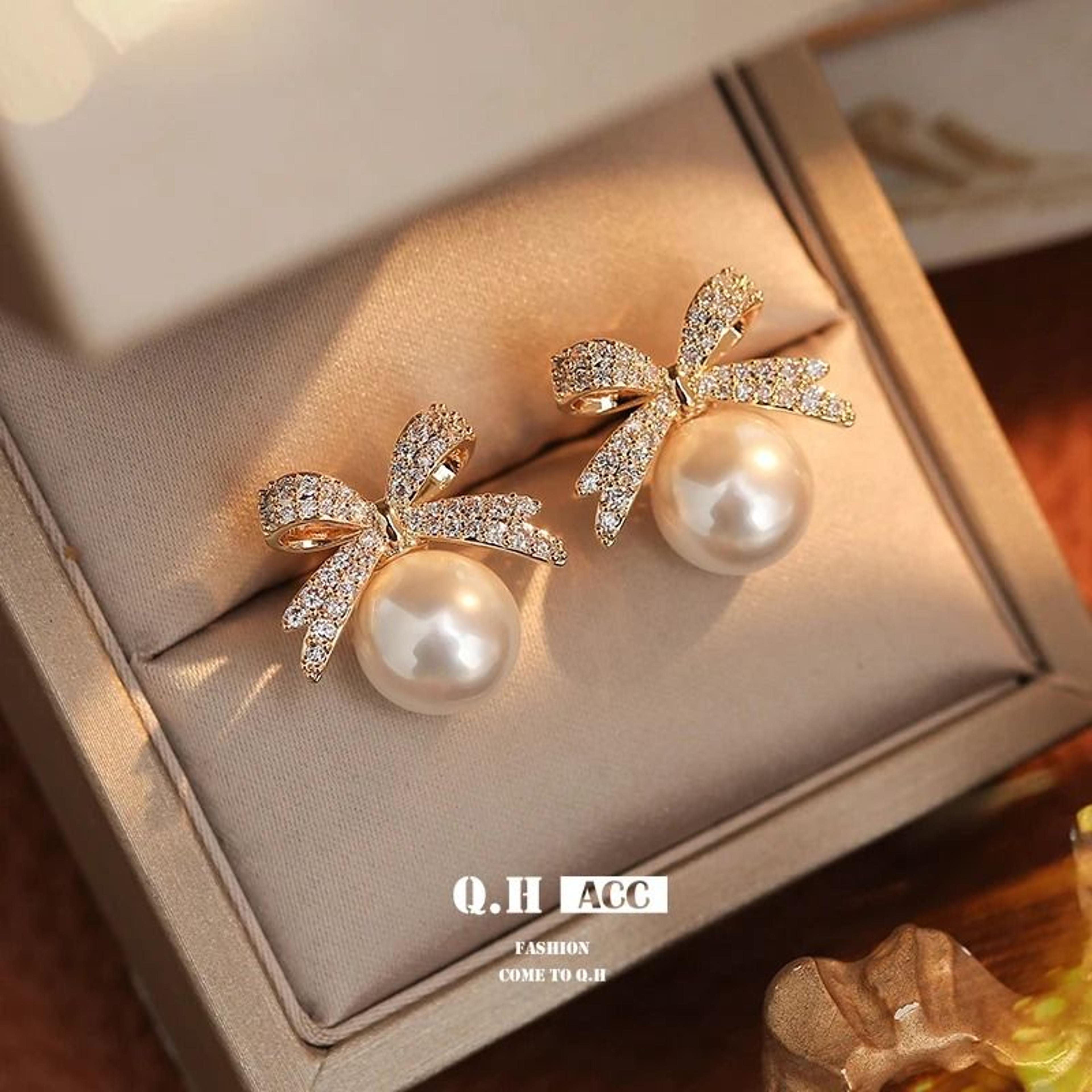 PearlBelle Sparkling Bow Earrings 0