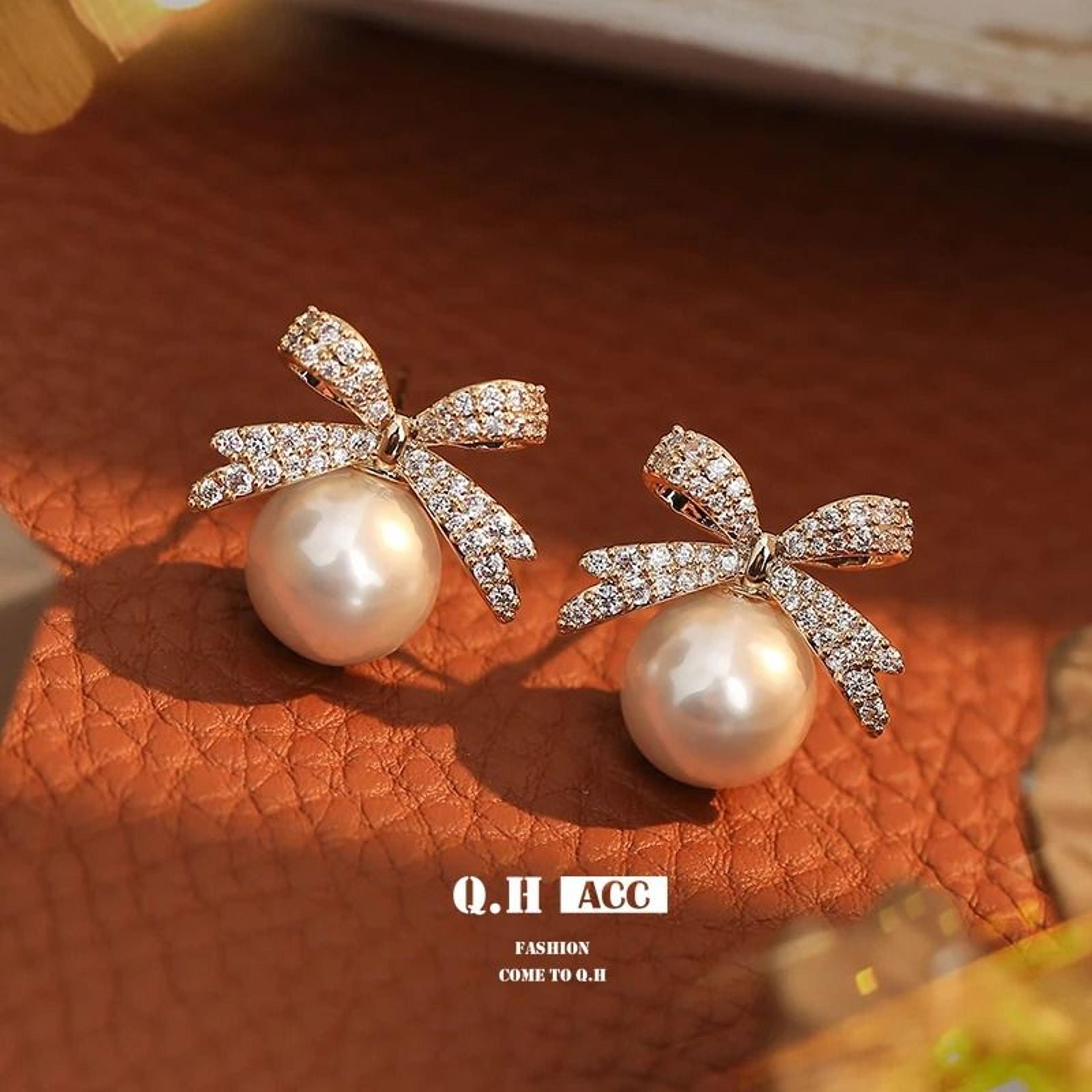 PearlBelle Sparkling Bow Earrings 4