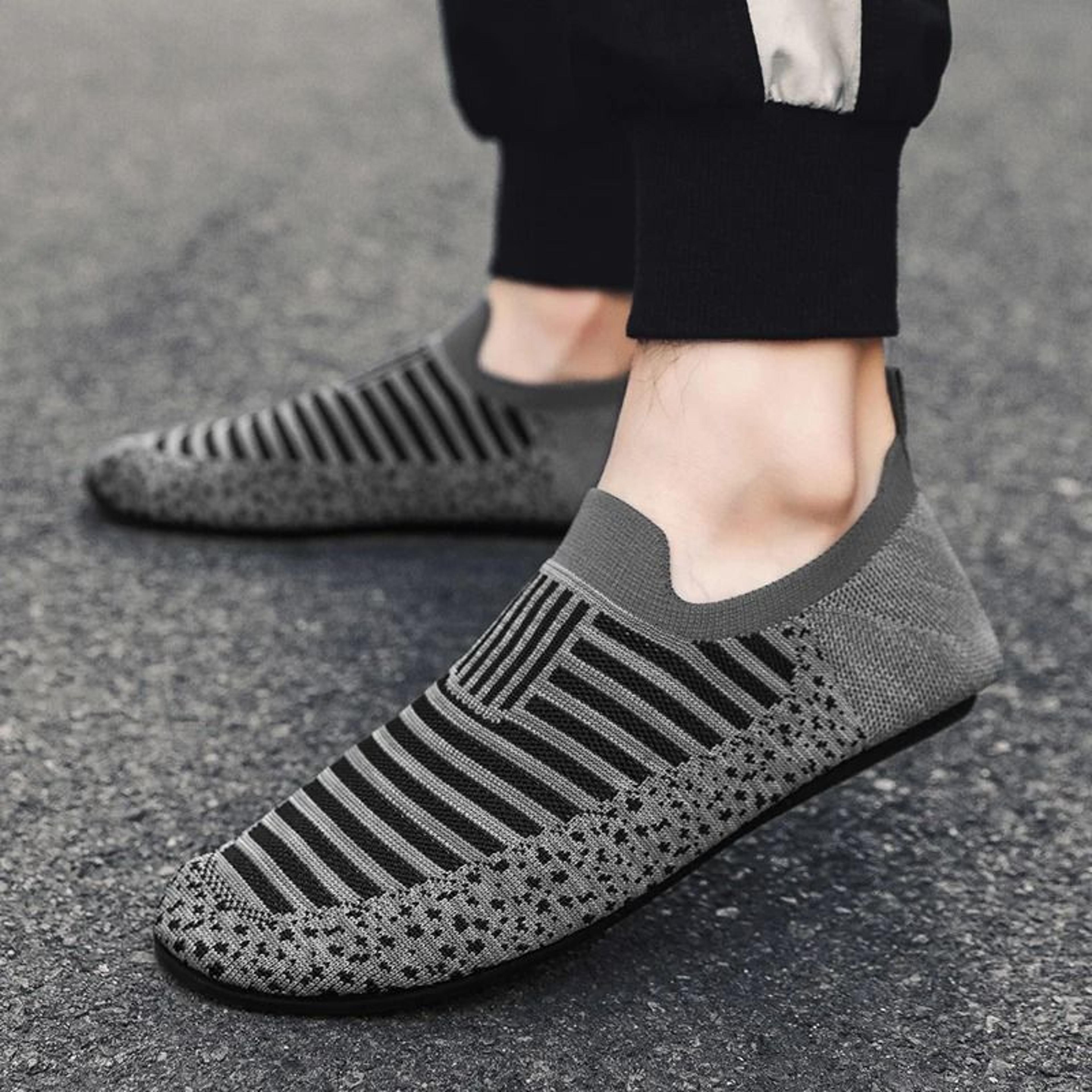 Men Comfortable Lightweight Breathable Moccasin Slippers For Casual Home Walking 2