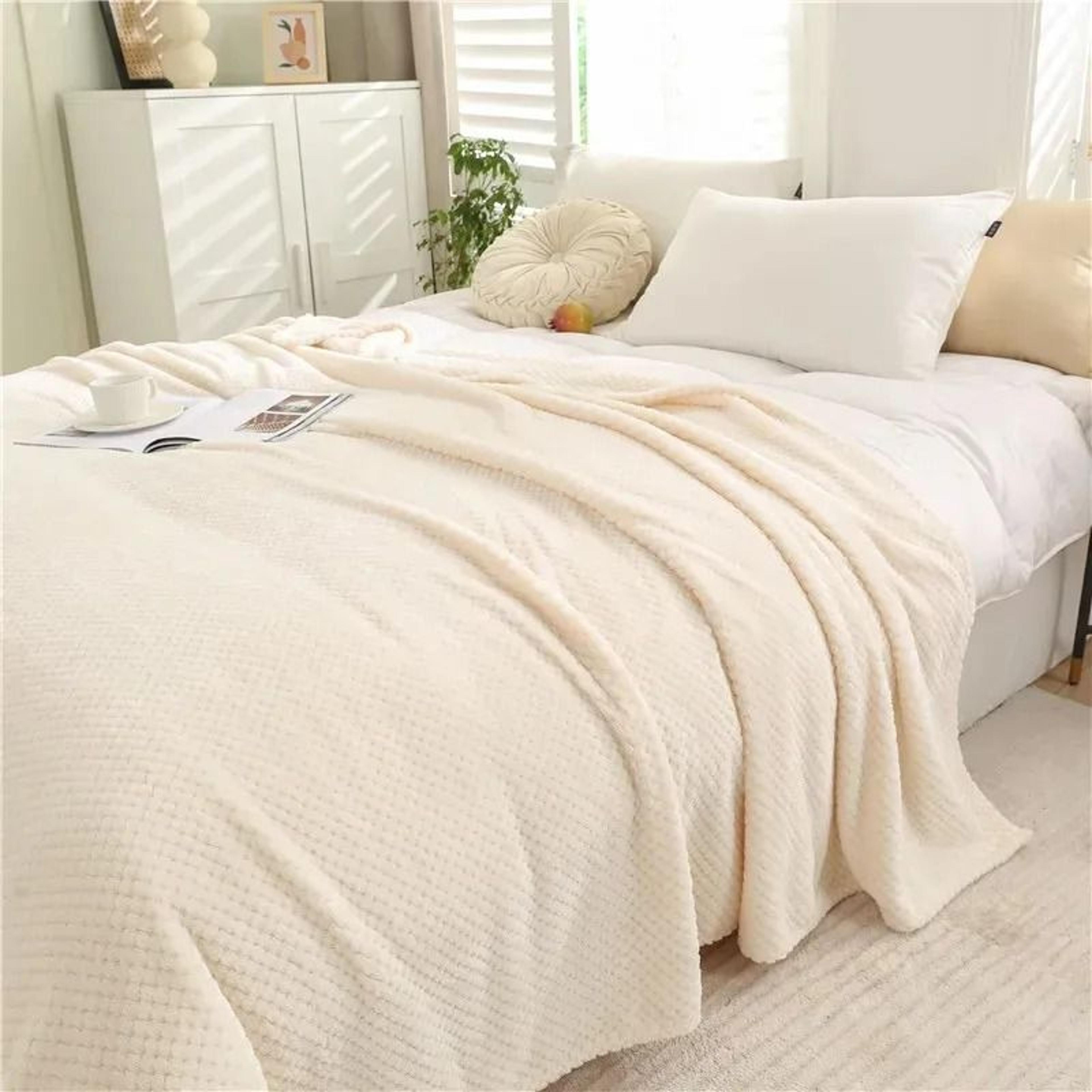 Japan Style Coral Fleece Mink Throw 300 Gsm Ultra Soft Lightweight Blanket 1