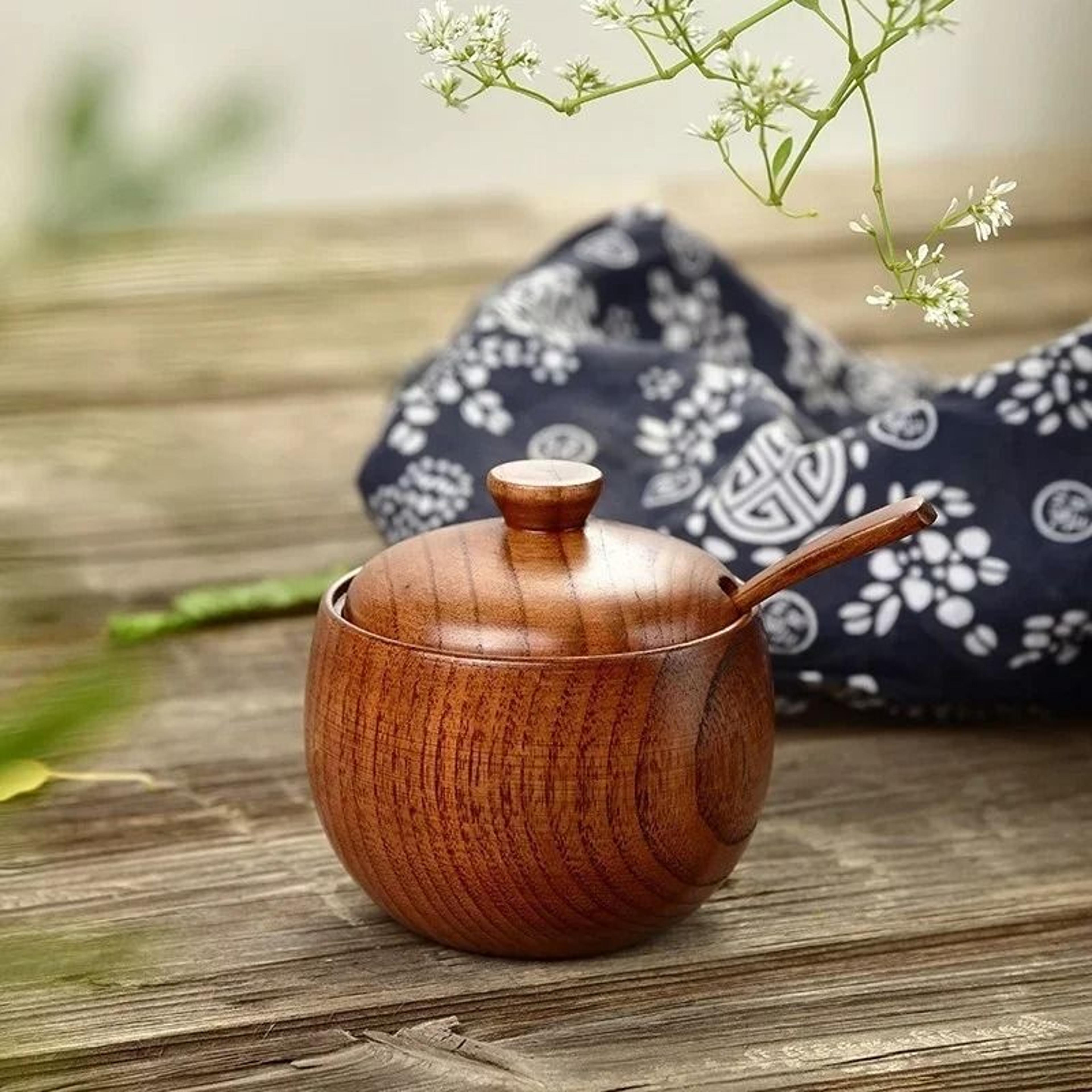 Wooden Salt Shaker Vintage Seasoning Jar With Lid Household Spice Container 1