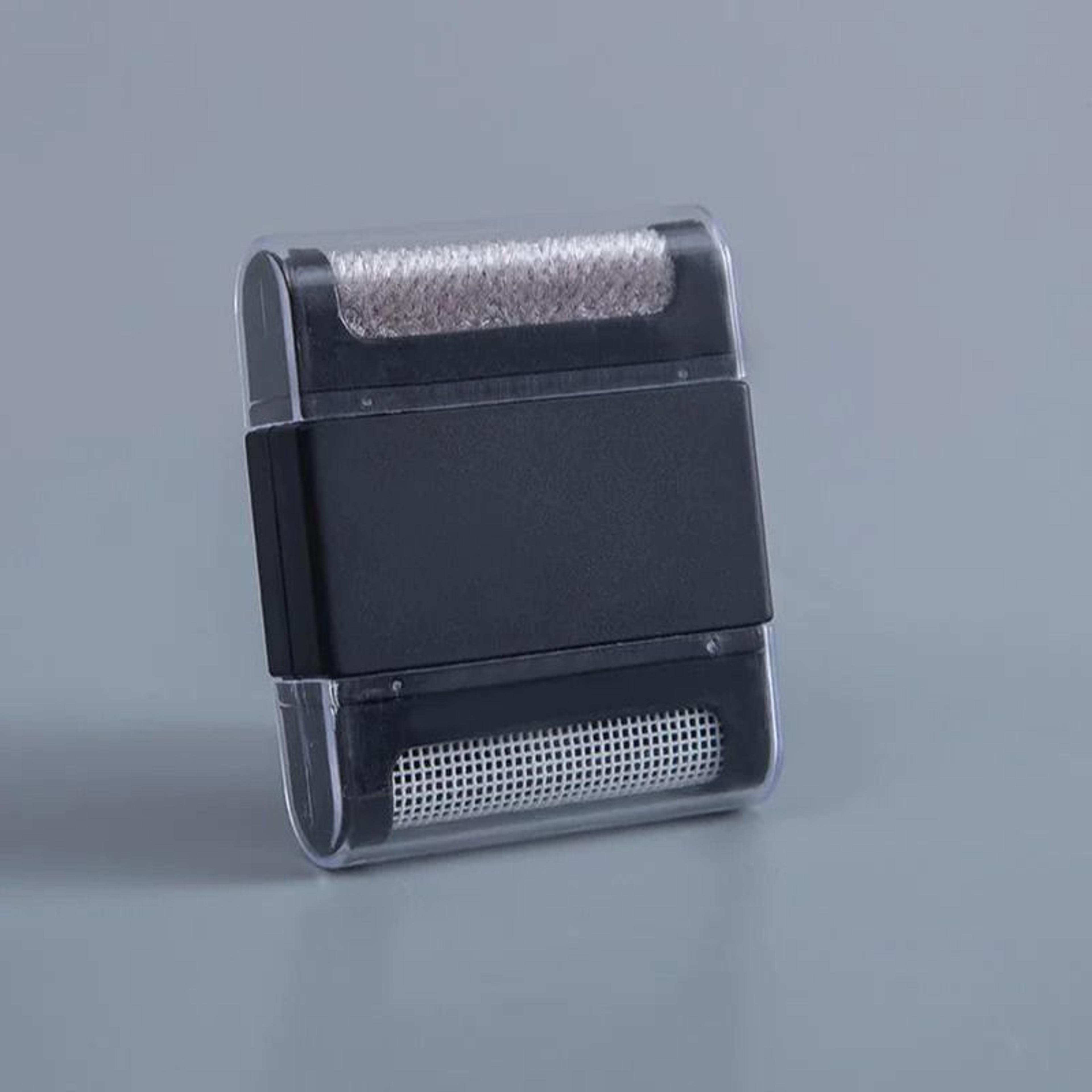 Portable Mini Lint Roller And Hair Remover Brush For Clothes And Carpet 4