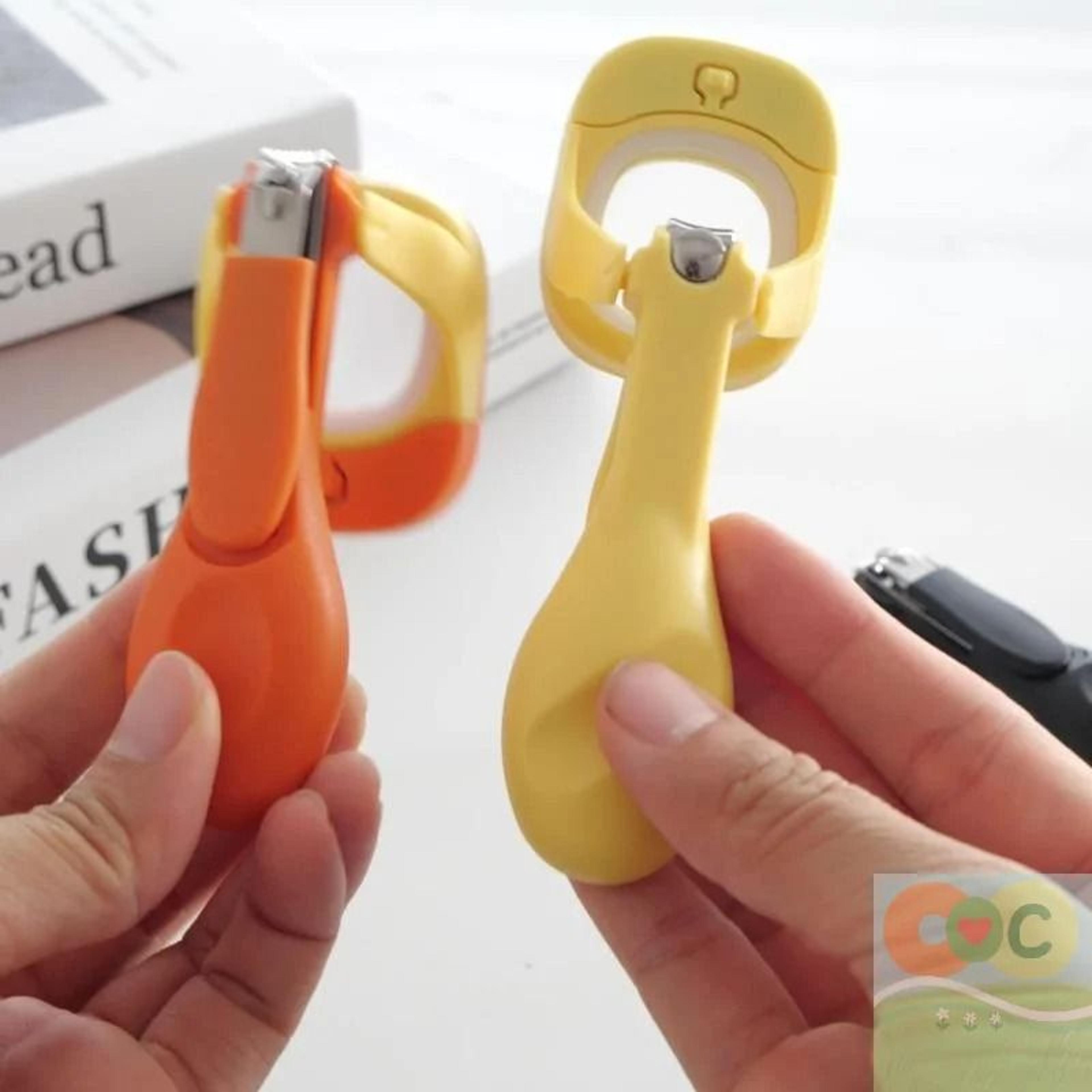 Nail Clippers With LED Light And Magnifying Glass For Baby And Elderly Safety Trimming 1