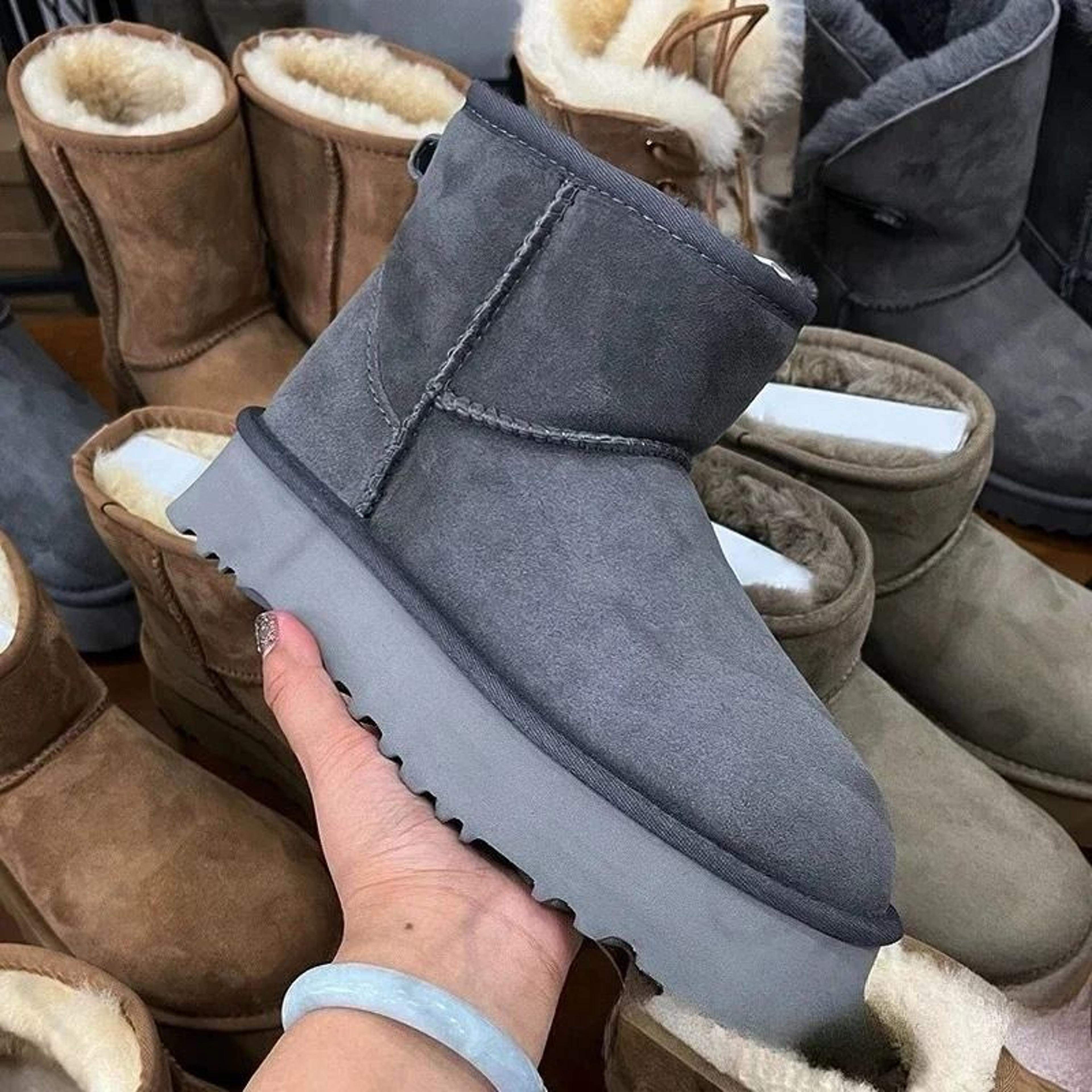 Winter Warm Snow Boots For Women And Men With Sheepskin Wool Lining And Non Slip Short Boot Design 13