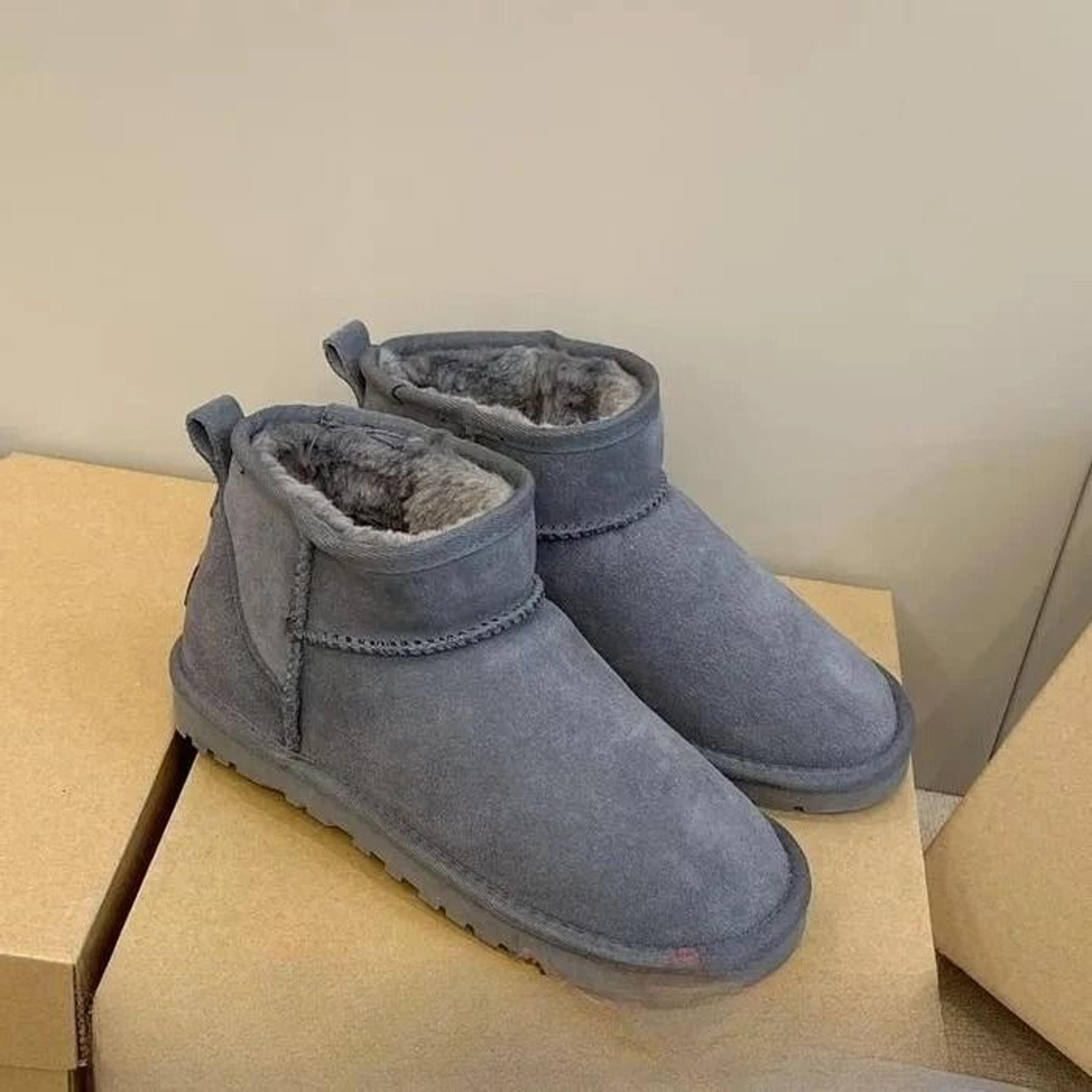 Winter Warm Snow Boots For Women And Men With Sheepskin Wool Lining And Non Slip Short Boot Design 8
