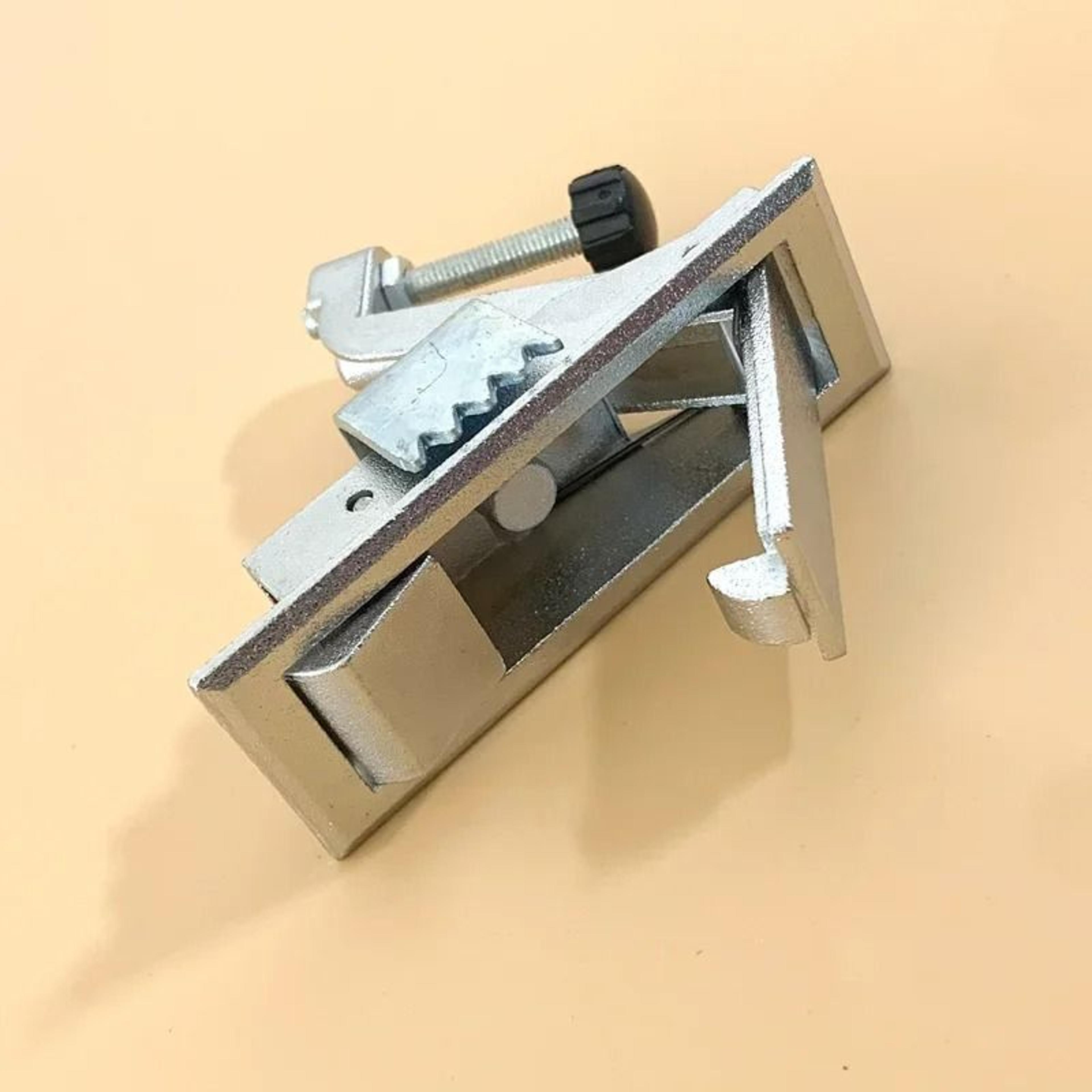 Adjustable Flat Lock Alloy Security Spring Latch For Industrial Cabinet Doors 1