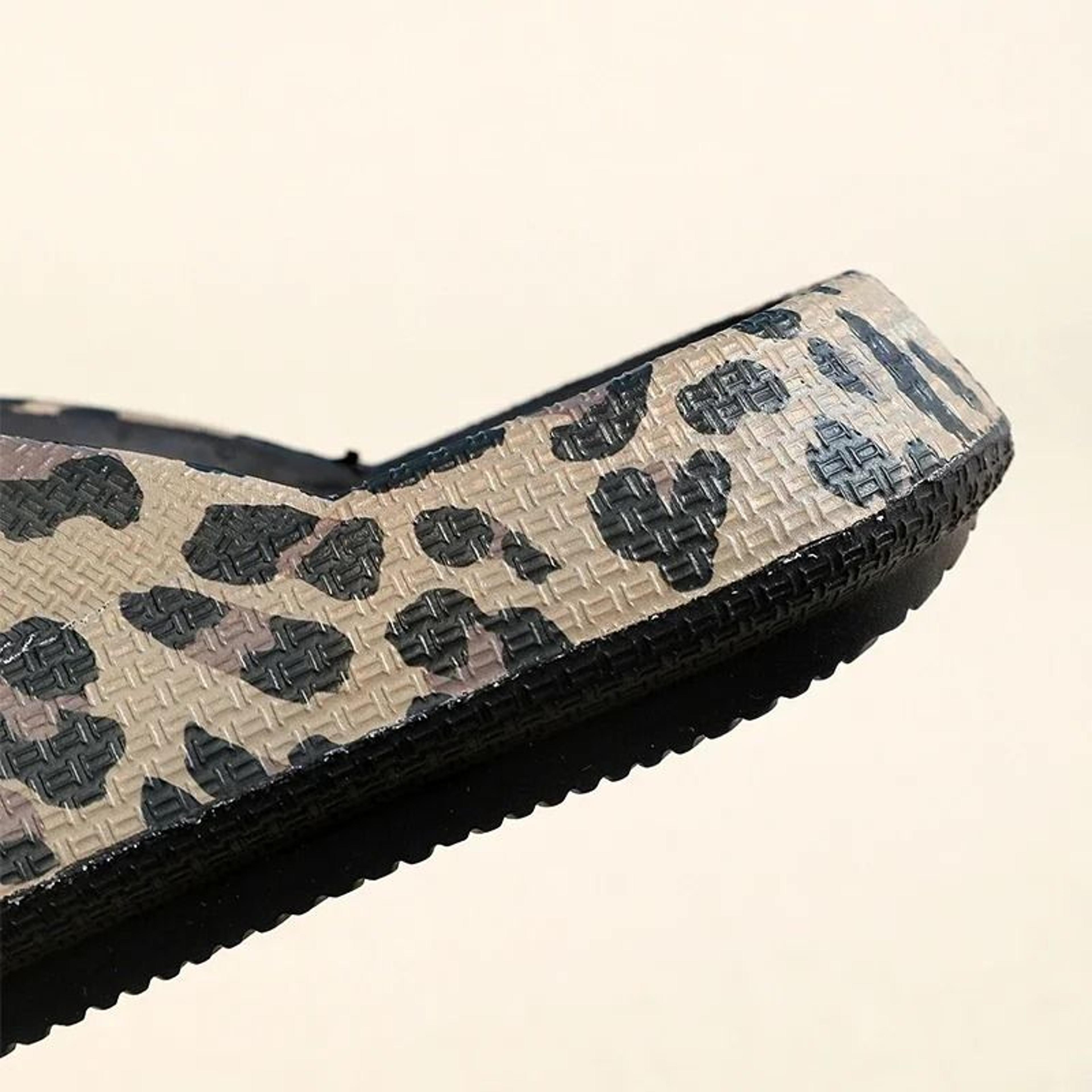 Summer New Women Sandals Comfort FlipFlop Leopard Soft ThickSoled Cloud Slippers 4