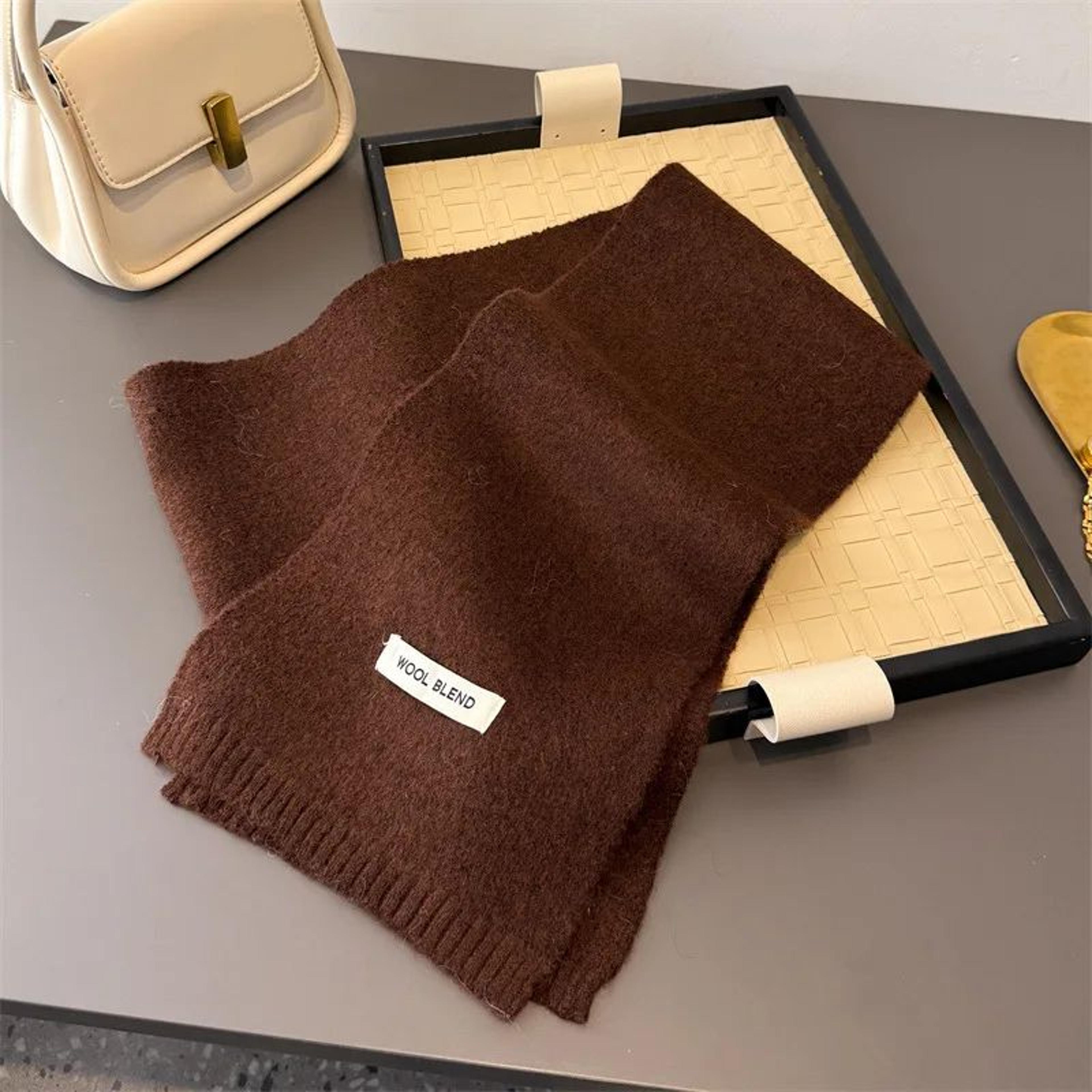 Breathable scarf for women with sensitive skin