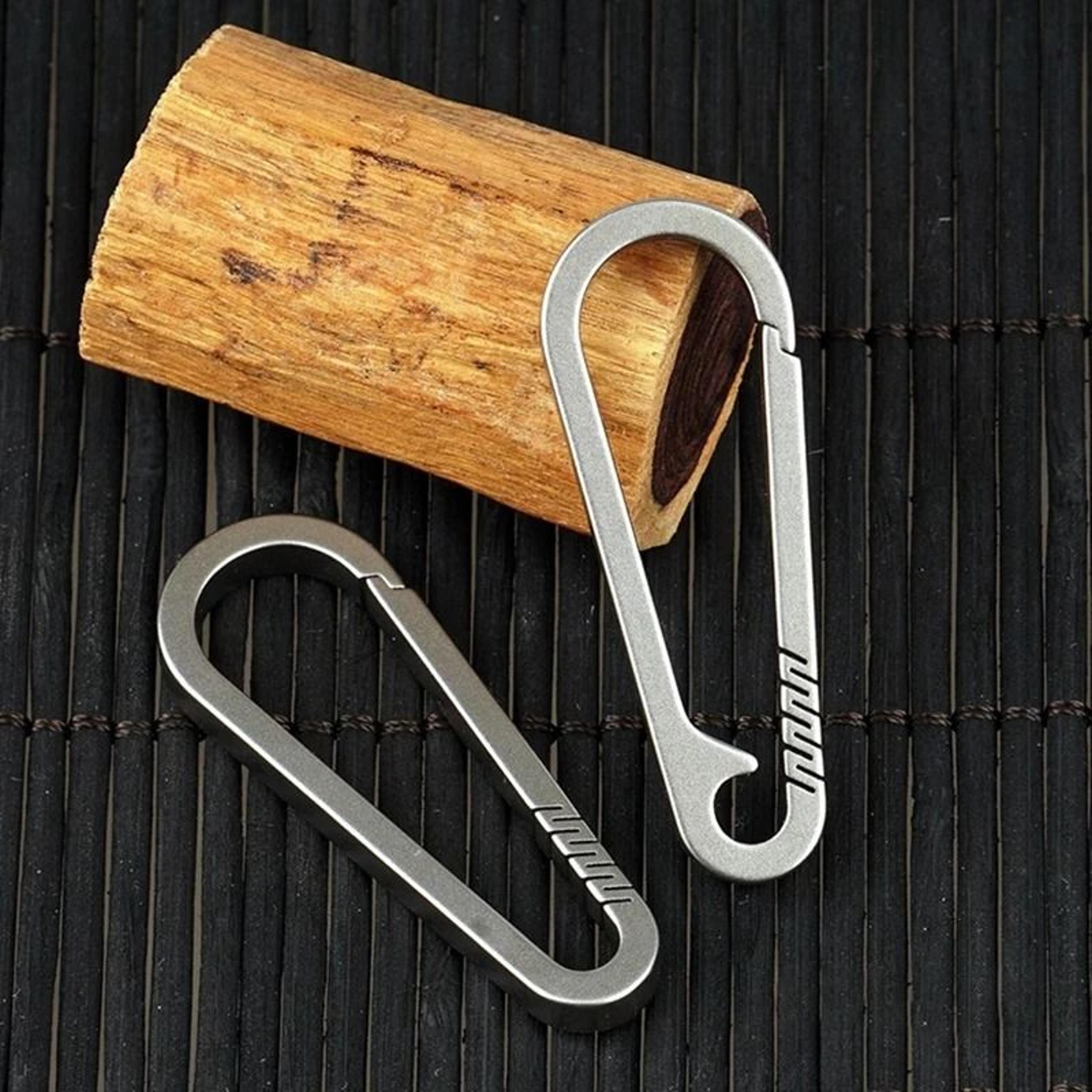 Multifunctional Titanium Alloy Quick Release Keychain  UltraLight Carabiner Car Keyring 3