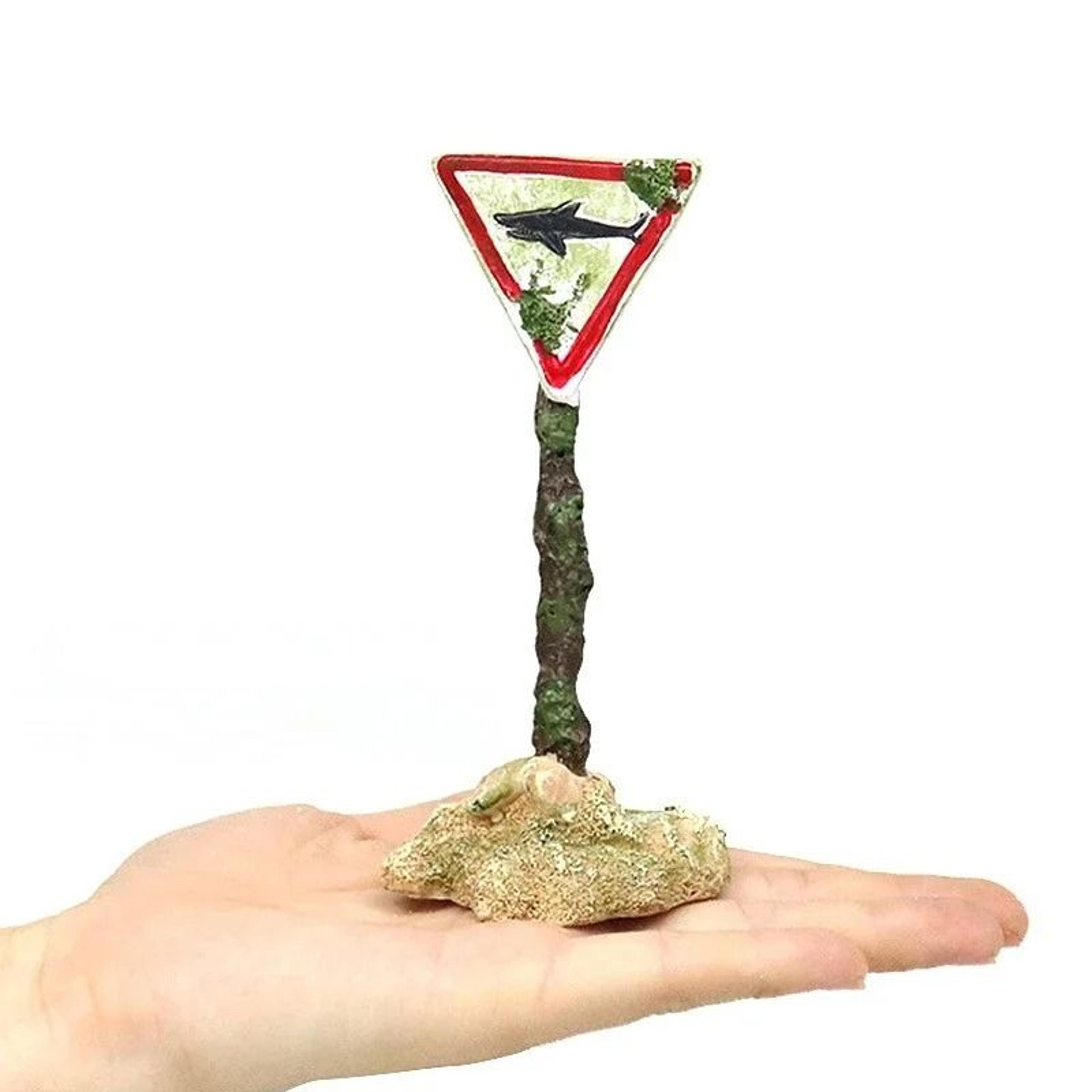 Resin Aquarium Shark Warning Sign Decoration 9