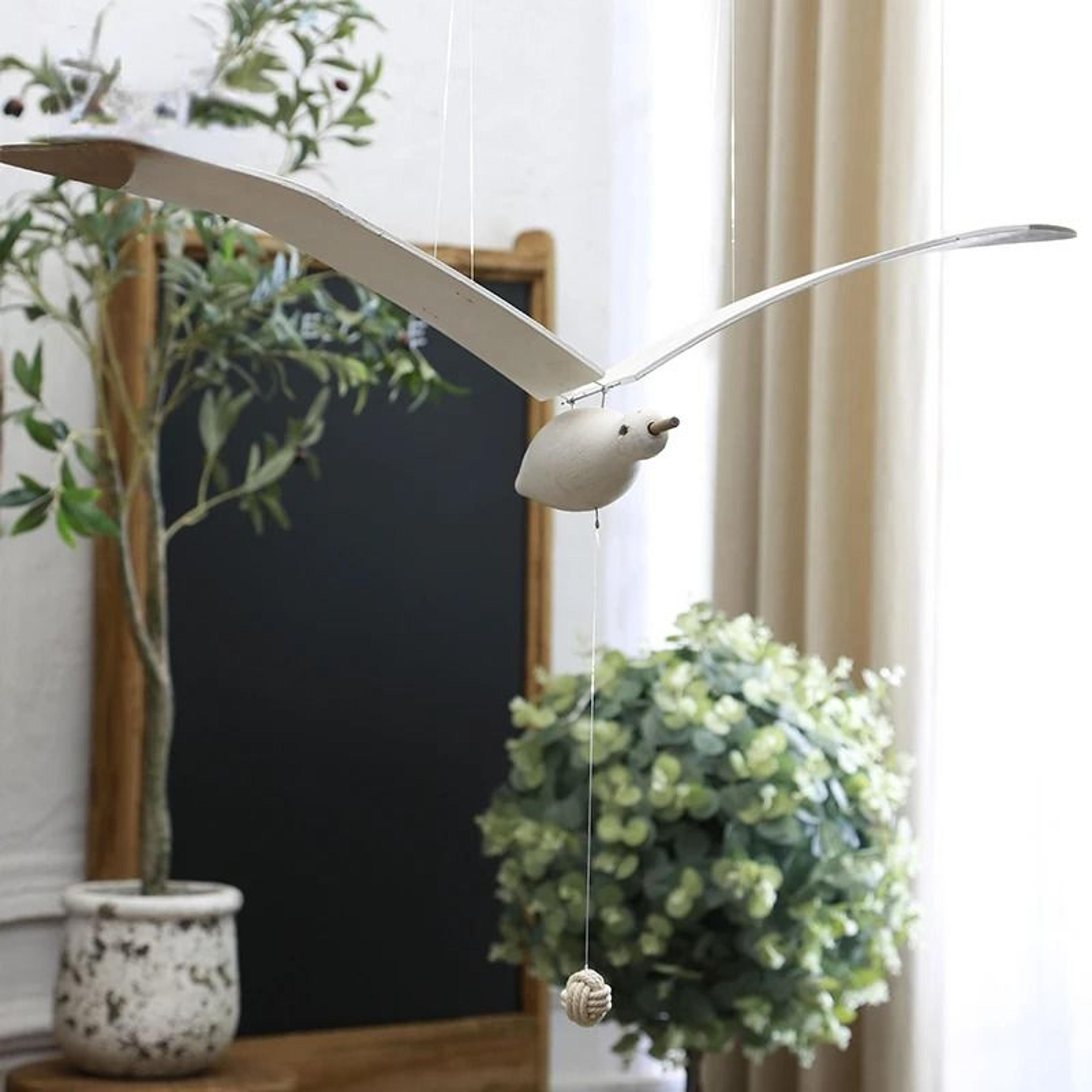 Elegant Wooden Hanging Seagull Art Decoration 3