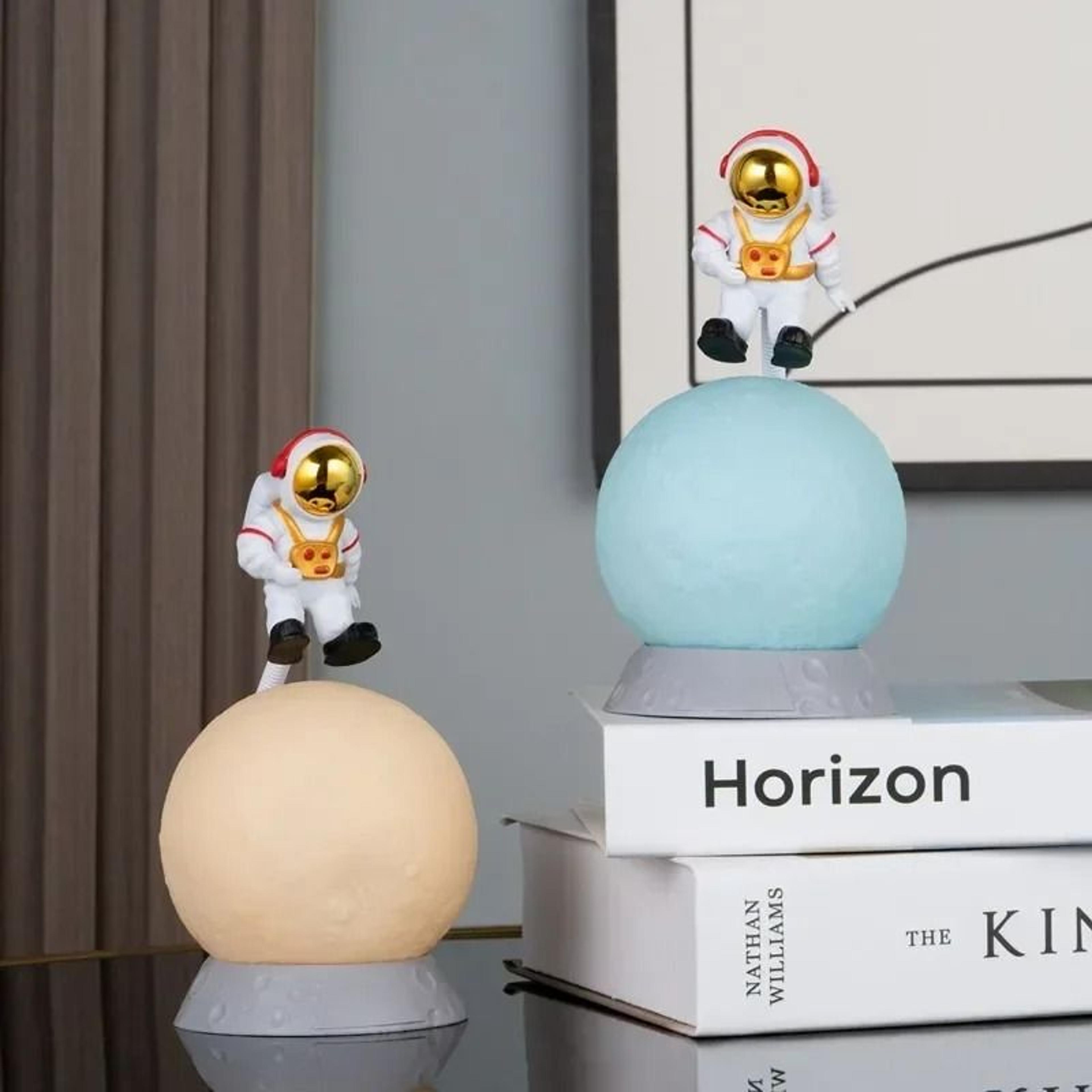 Astronaut EyeProtection Table Lamp 3