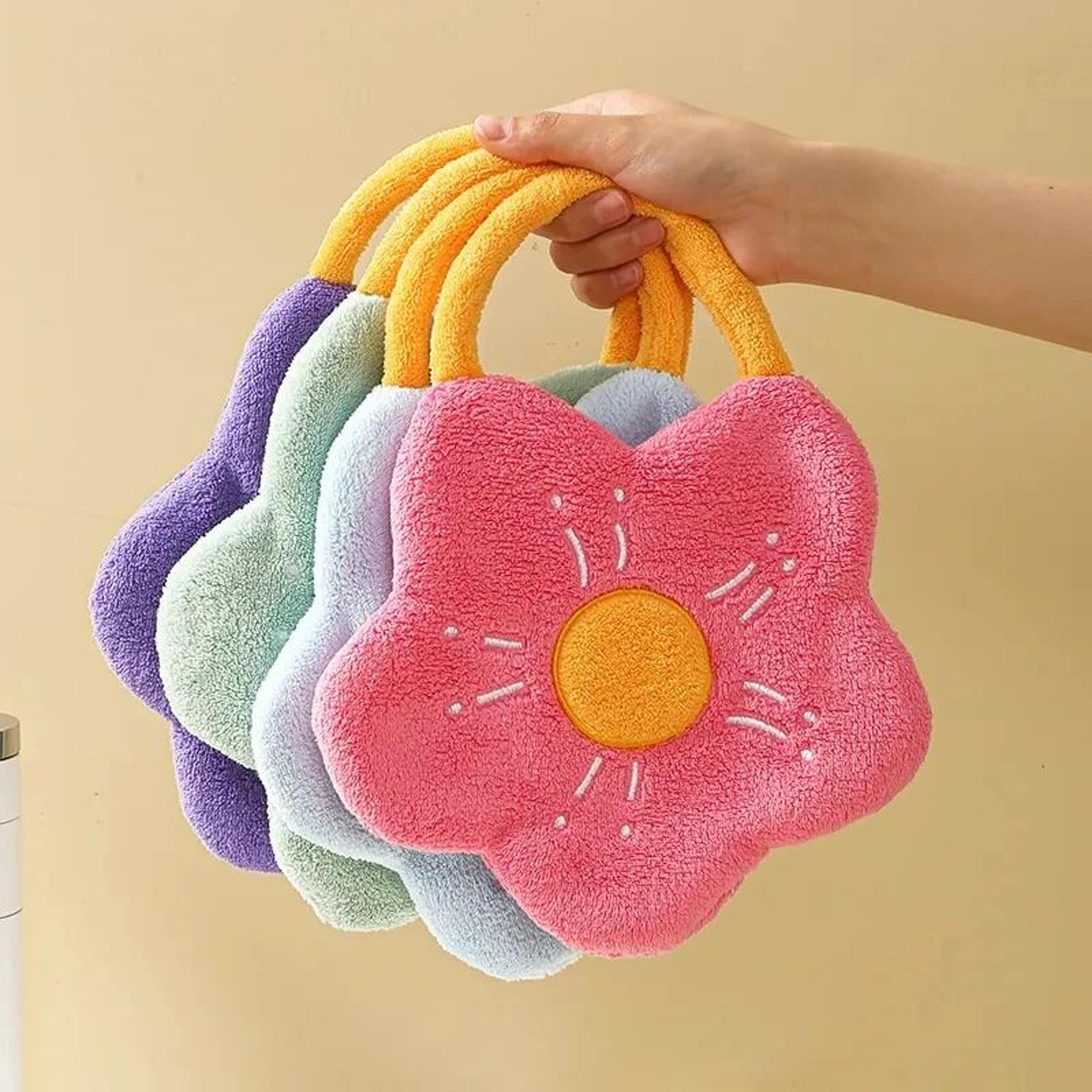 Quick Dry Creative Flower Shape Hand Towel 0