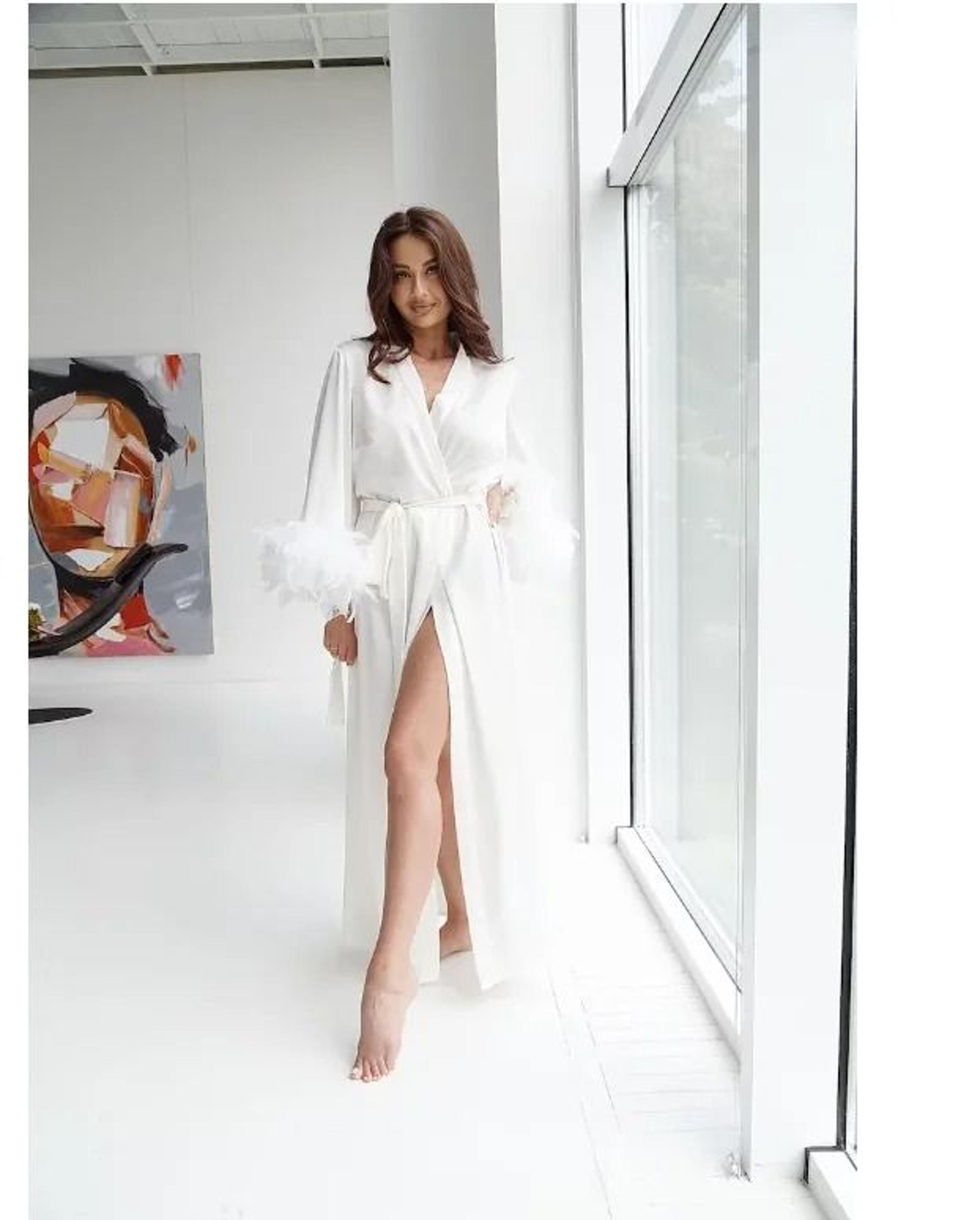 Luxurious FeatherTrimmed Silk Boudoir Robe  Professional Satin Wedding Kimono For Brides 4