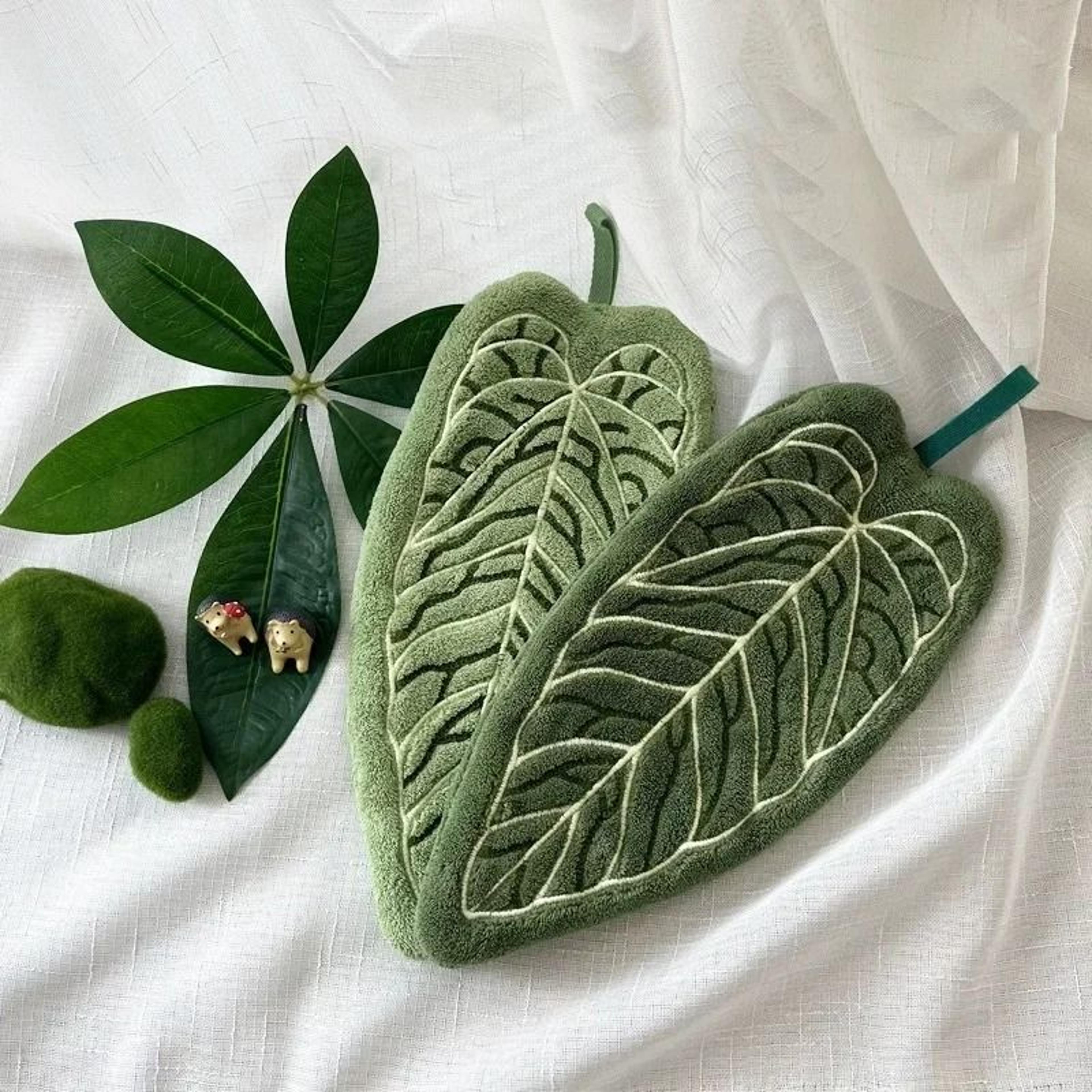 UltraAbsorbent QuickDry Leaf Hand Towel And HighPerformance Botanical Bathroom Decoration 2