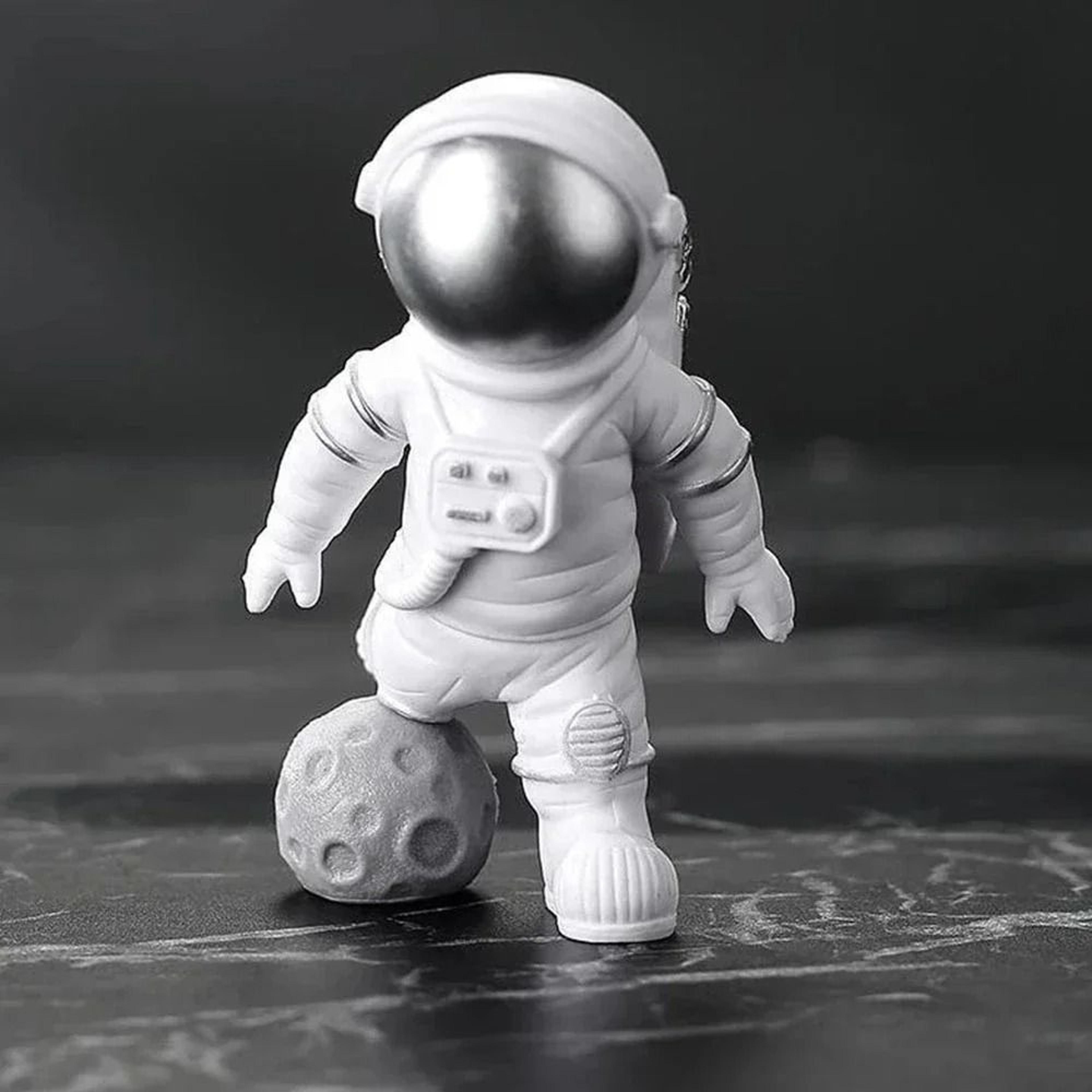 Astronaut Explorer Figurine Set  4Piece Miniature Spaceman Desktop Sculpture 1