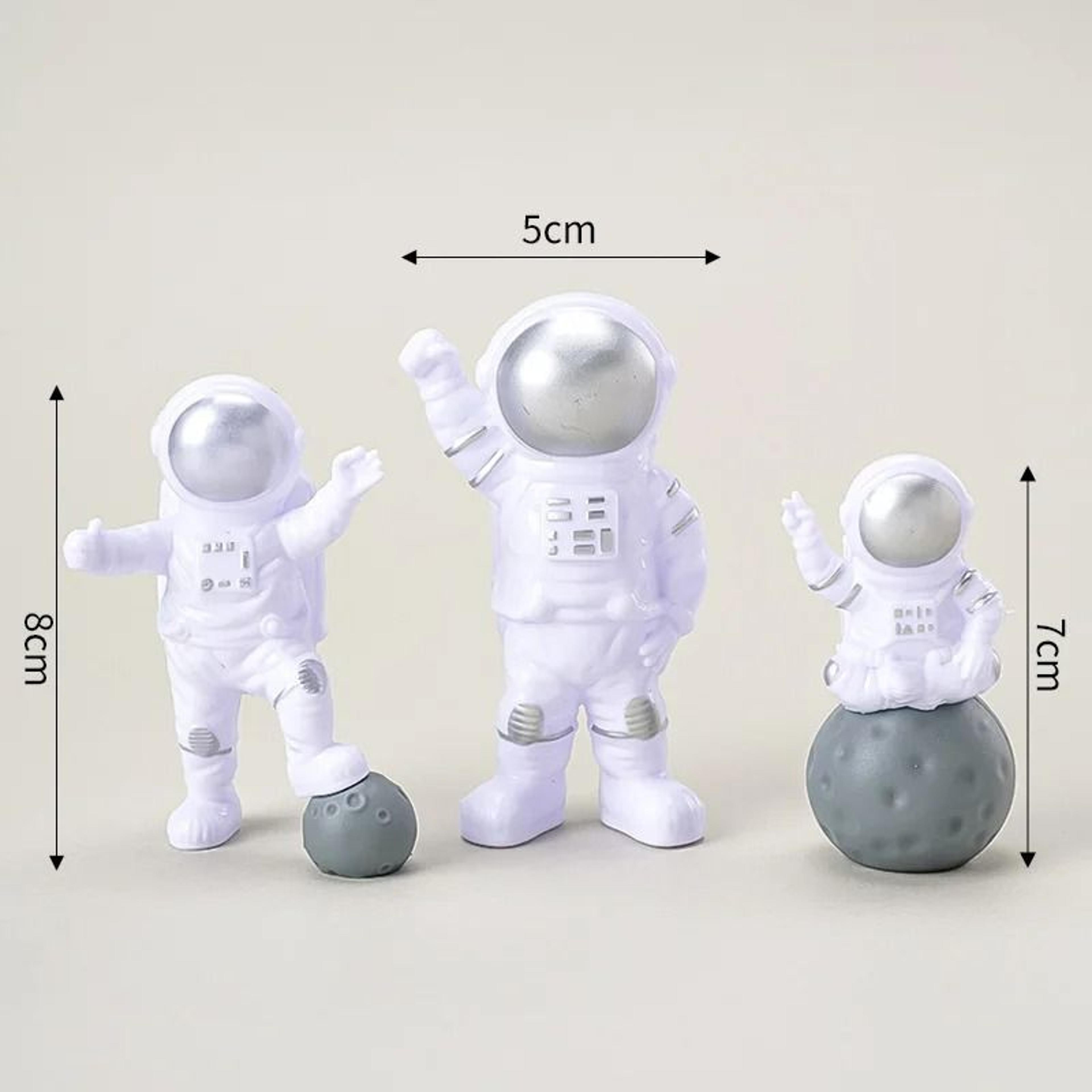 Astronaut Explorer Figurine Set  4Piece Miniature Spaceman Desktop Sculpture 6