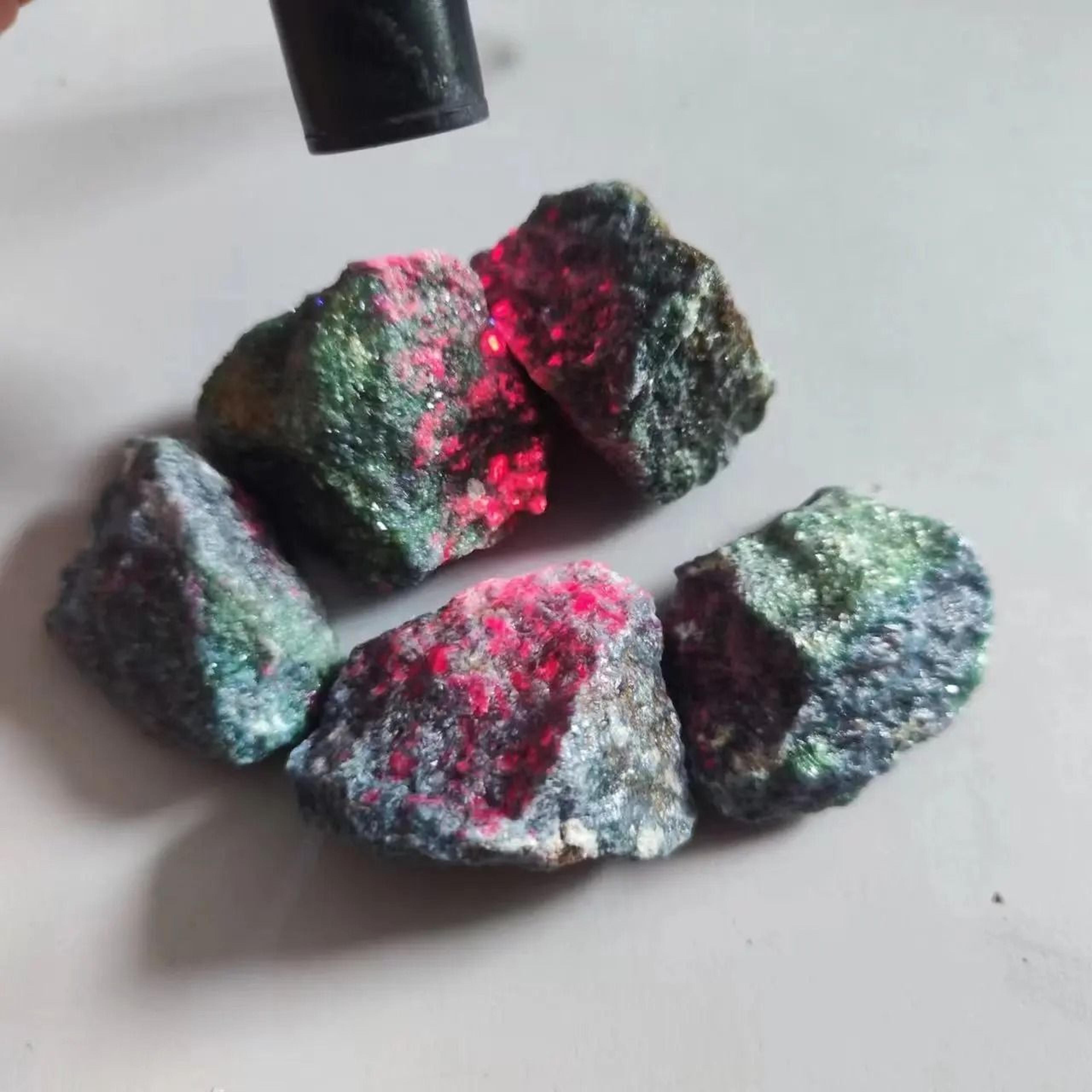 Natural Raw Emerald Sapphire  Ruby Specimens  UV Fluorescent Mineral Gemstones 2