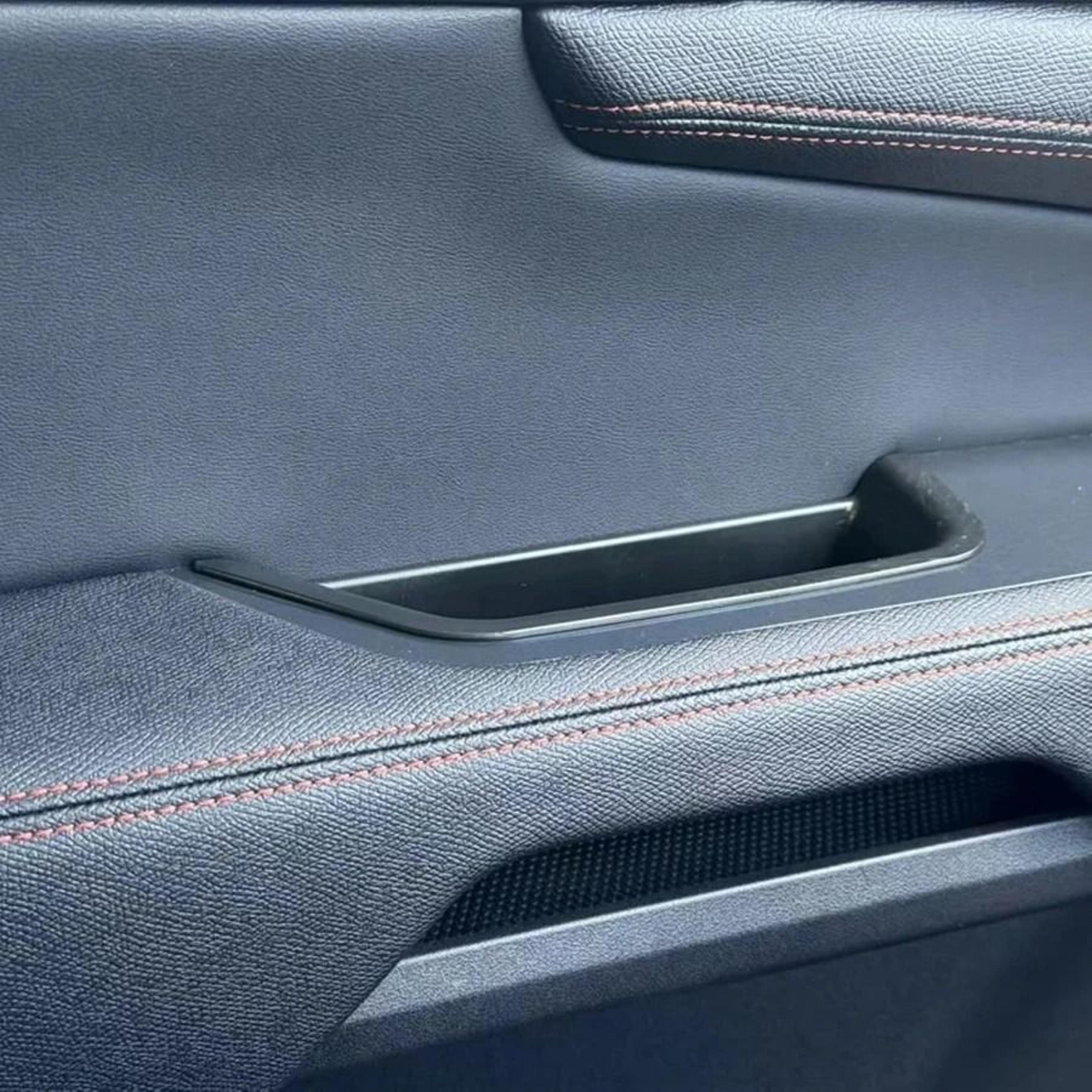 BYD Shark 6 20242026 Front Door Handle Storage Stabilization Interface 1