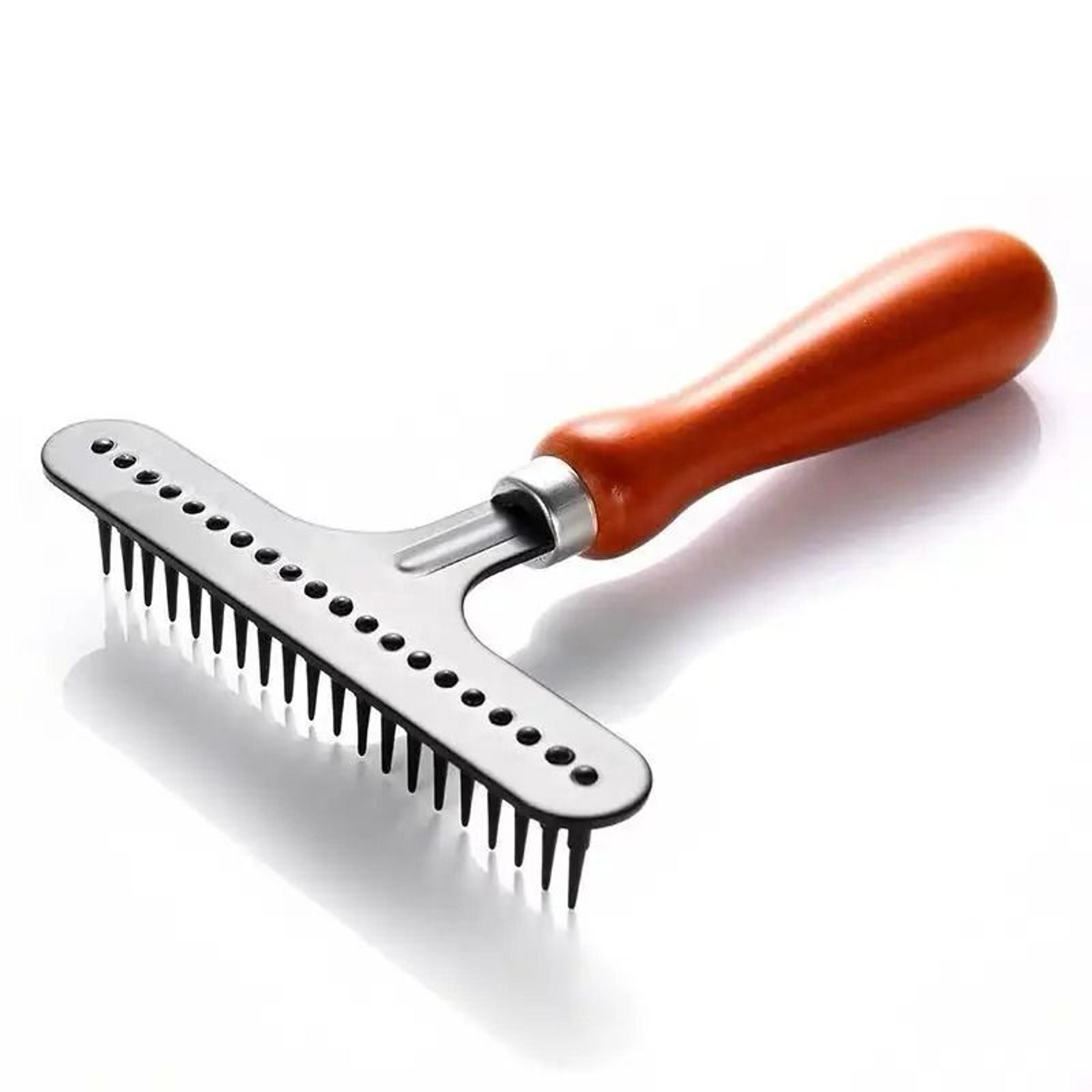 Professional Wooden Undercoat Deshedding Rake 2
