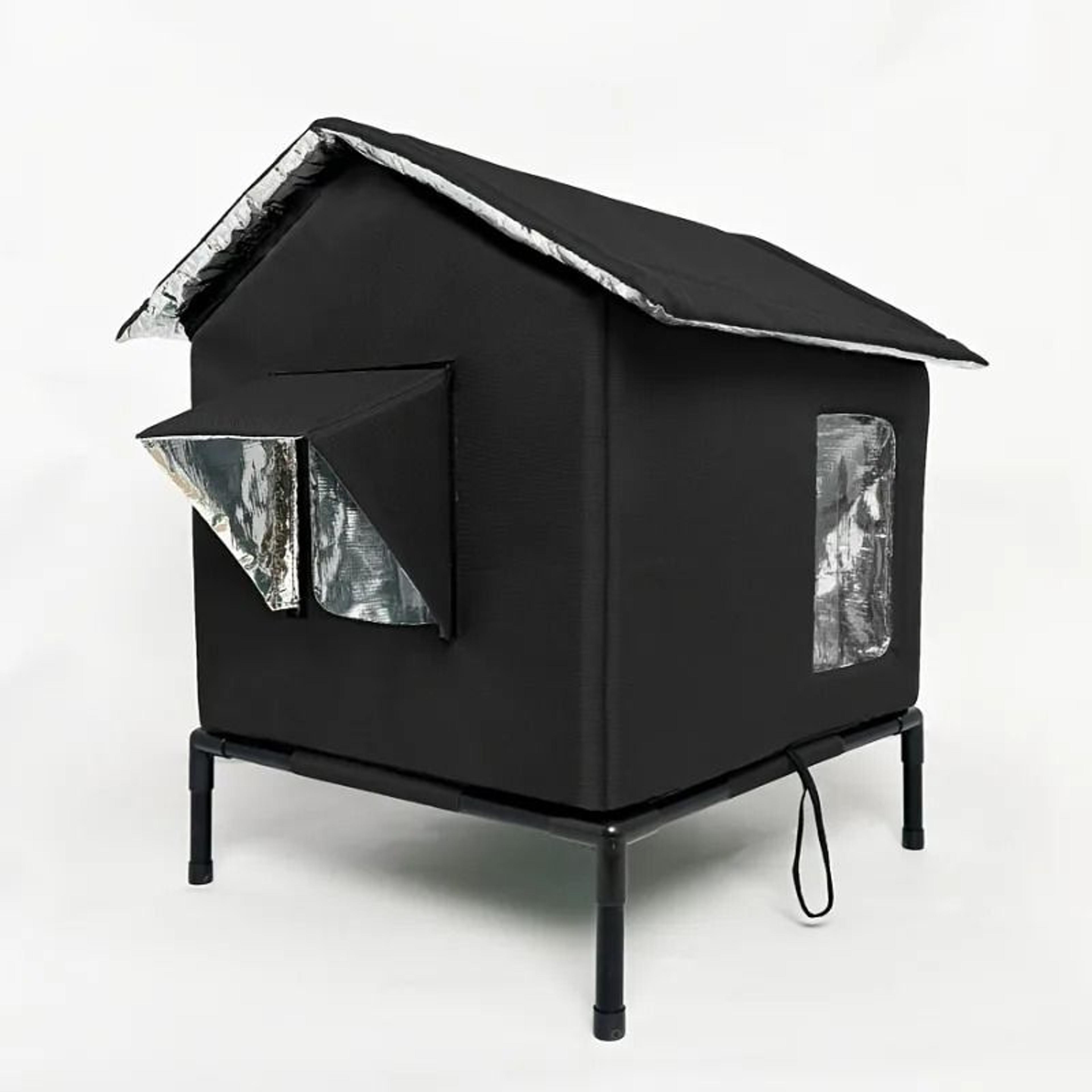 Elevated Outdoor Insulated Stray Cat Shelter 1