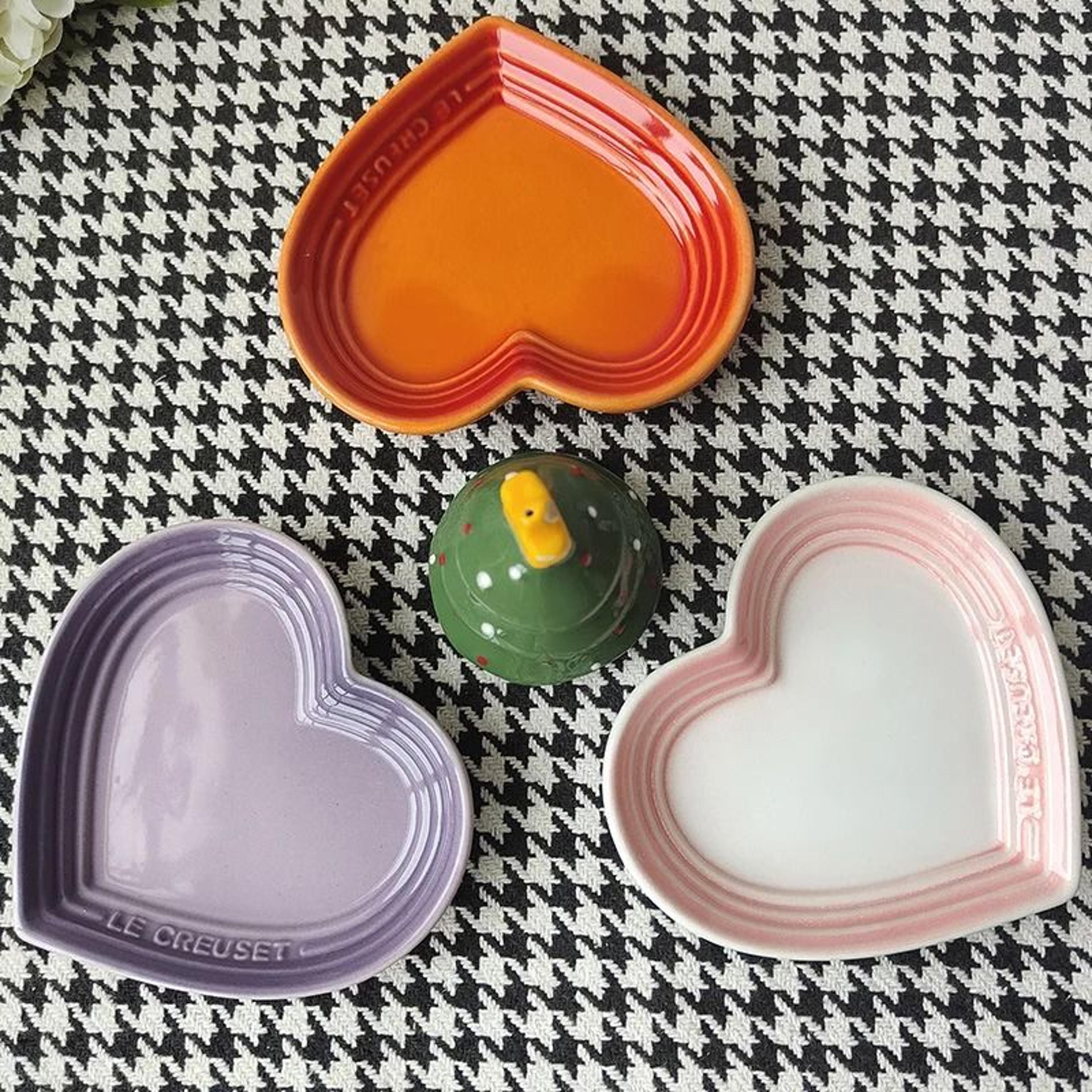 HeartShaped WhiskerFriendly Elevated Ceramic Cat Bowl 2