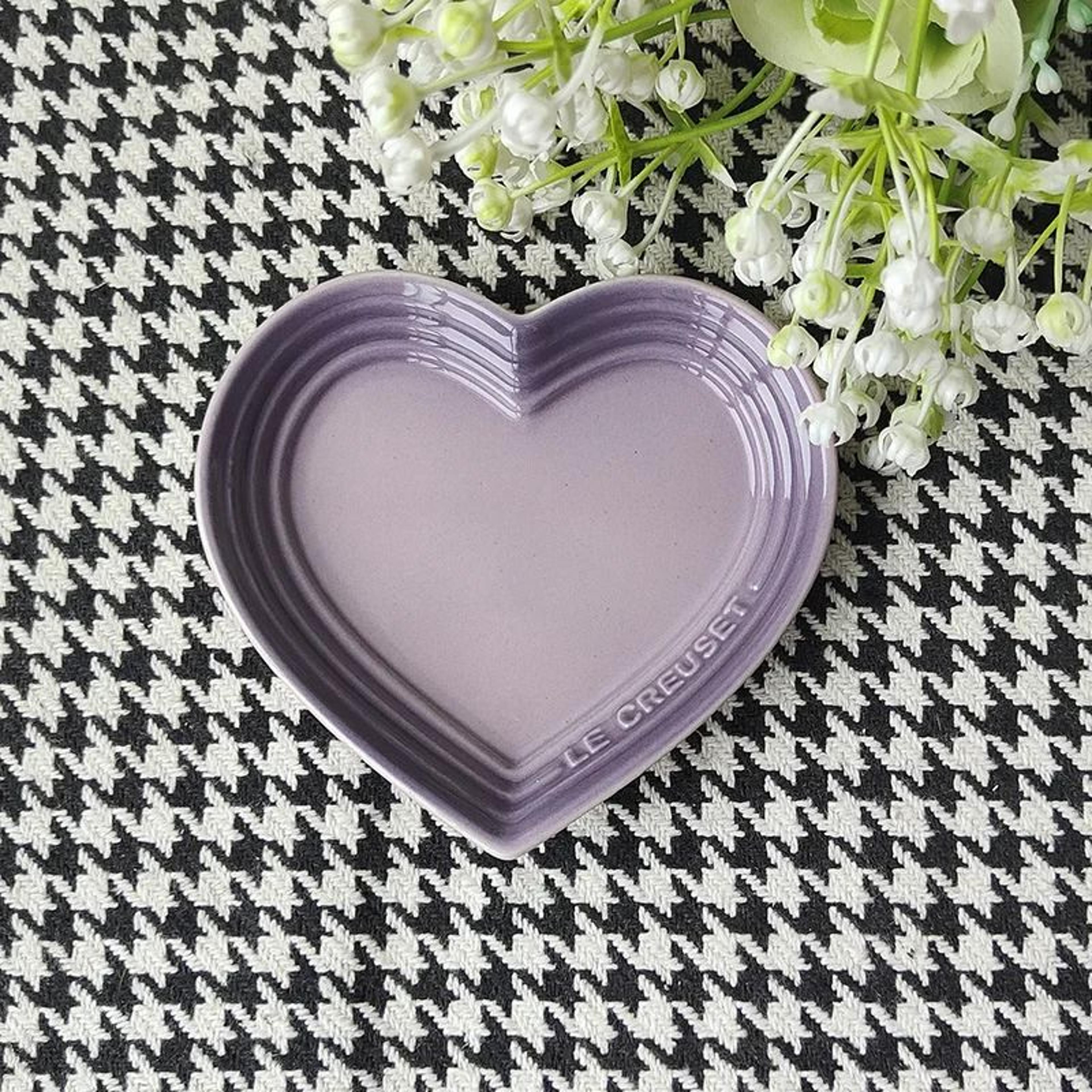 HeartShaped WhiskerFriendly Elevated Ceramic Cat Bowl 8
