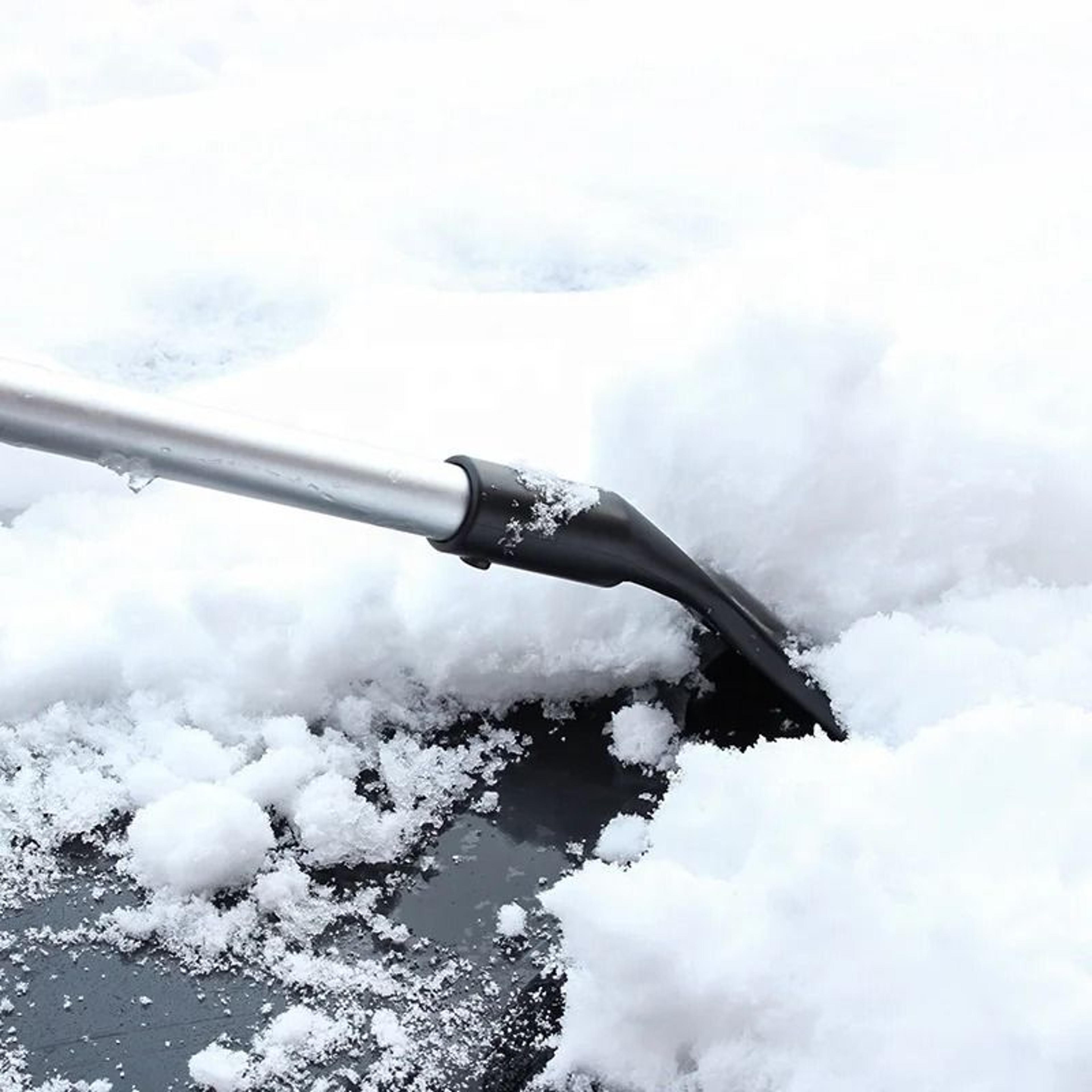 MultiFunction Car Snow Brush And Ice Scraper Tool 4