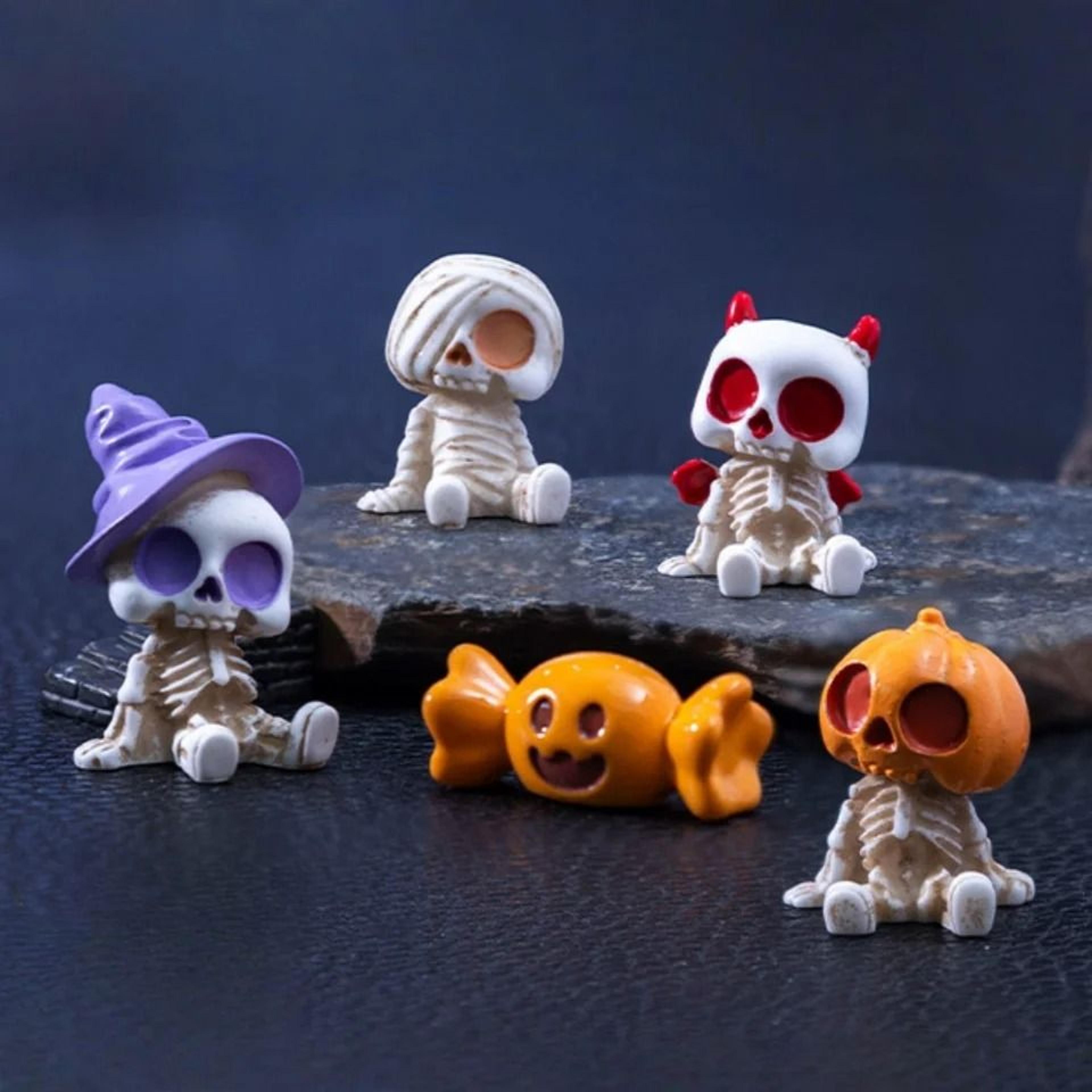 4Piece Halloween Mini Resin Figurines Set Pumpkins Ghosts  Skulls Decor 0