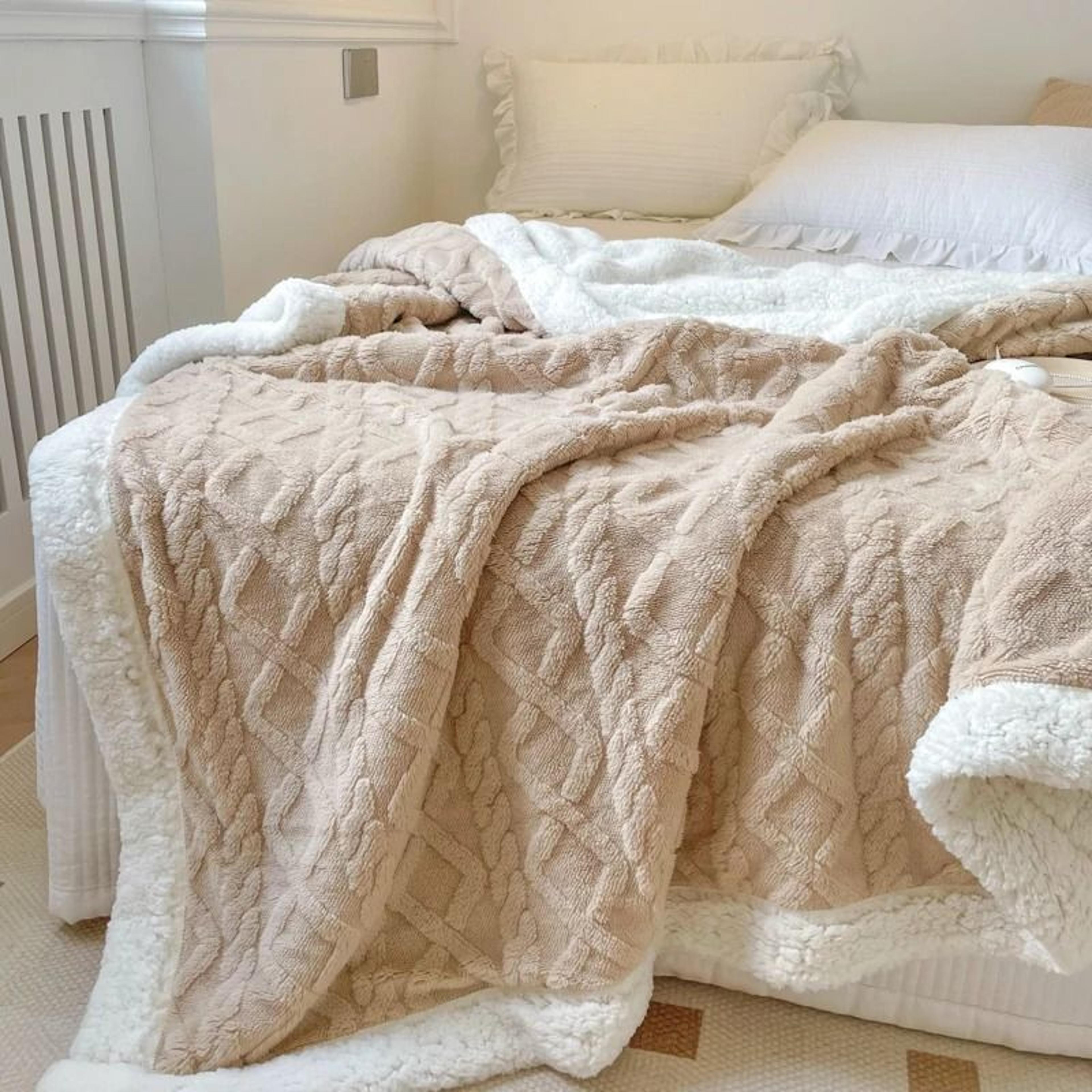 Double Layer Thick Warm Fleece Blanket Plush Autumn Winter Comforter For Bed  Sofa 1