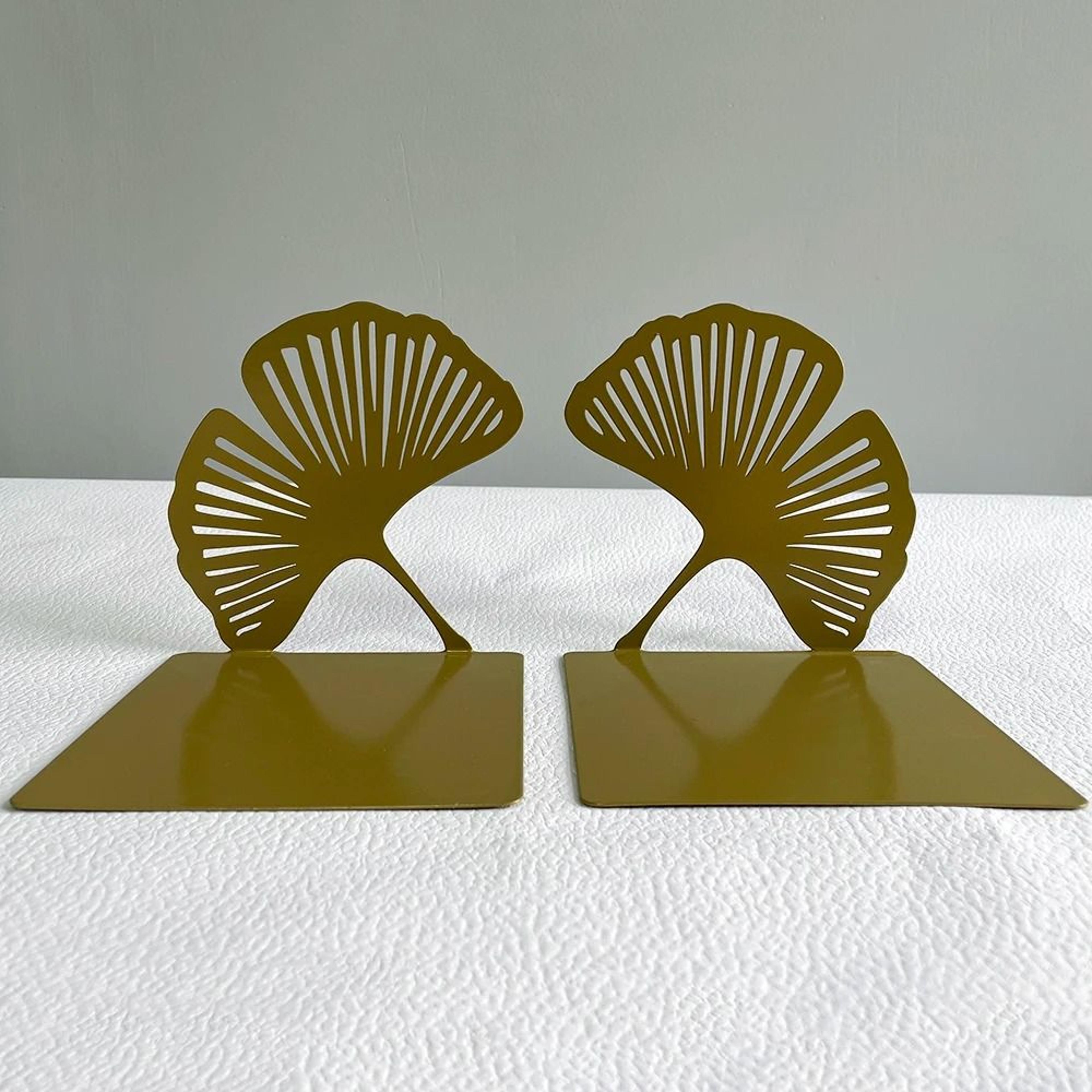 2Piece Exquisite Metal Ginkgo Leaf Bookends  Decorative Desktop  Bookshelf Book Support Set 0