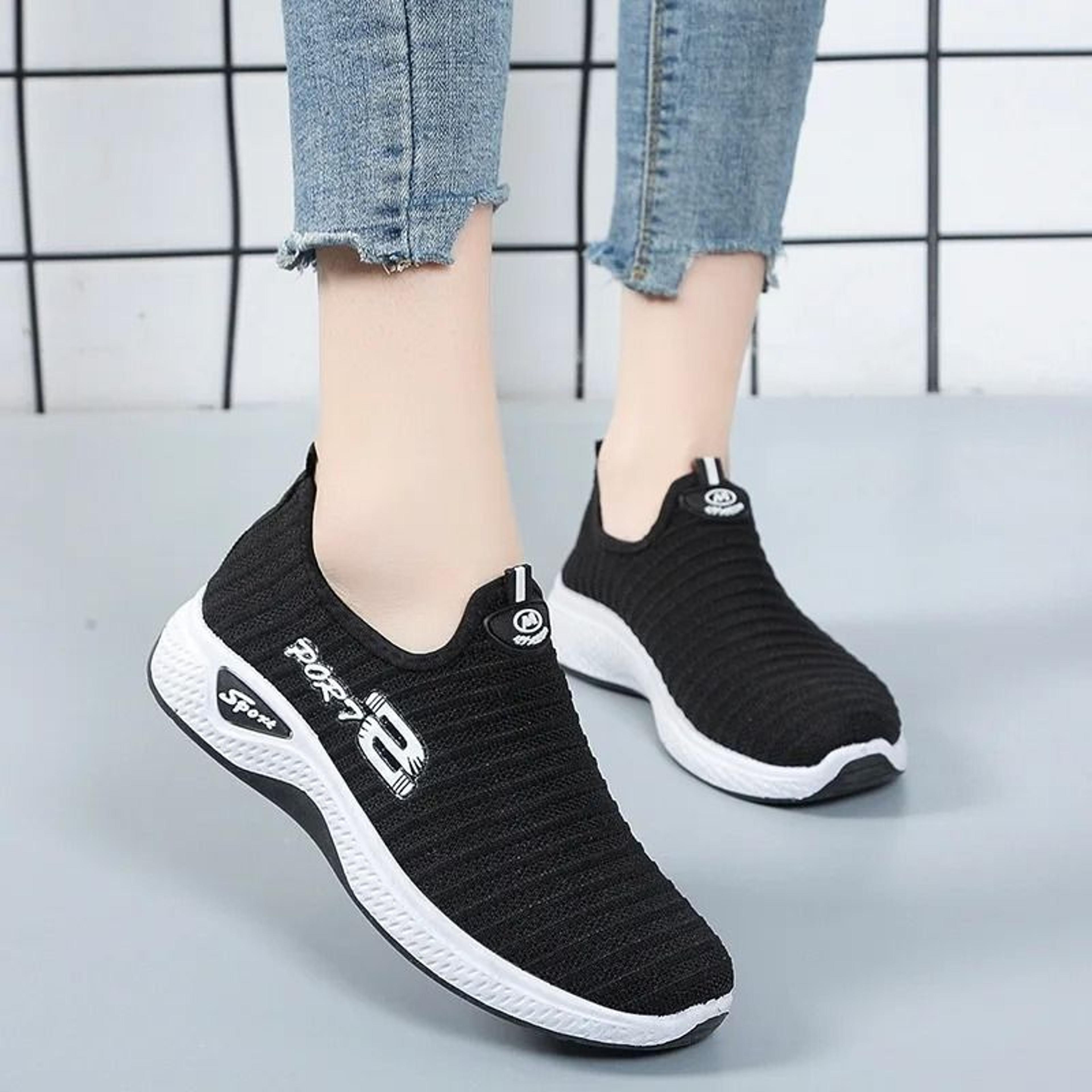 Lightweight Breathable Casual Sport Shoes For Women 4