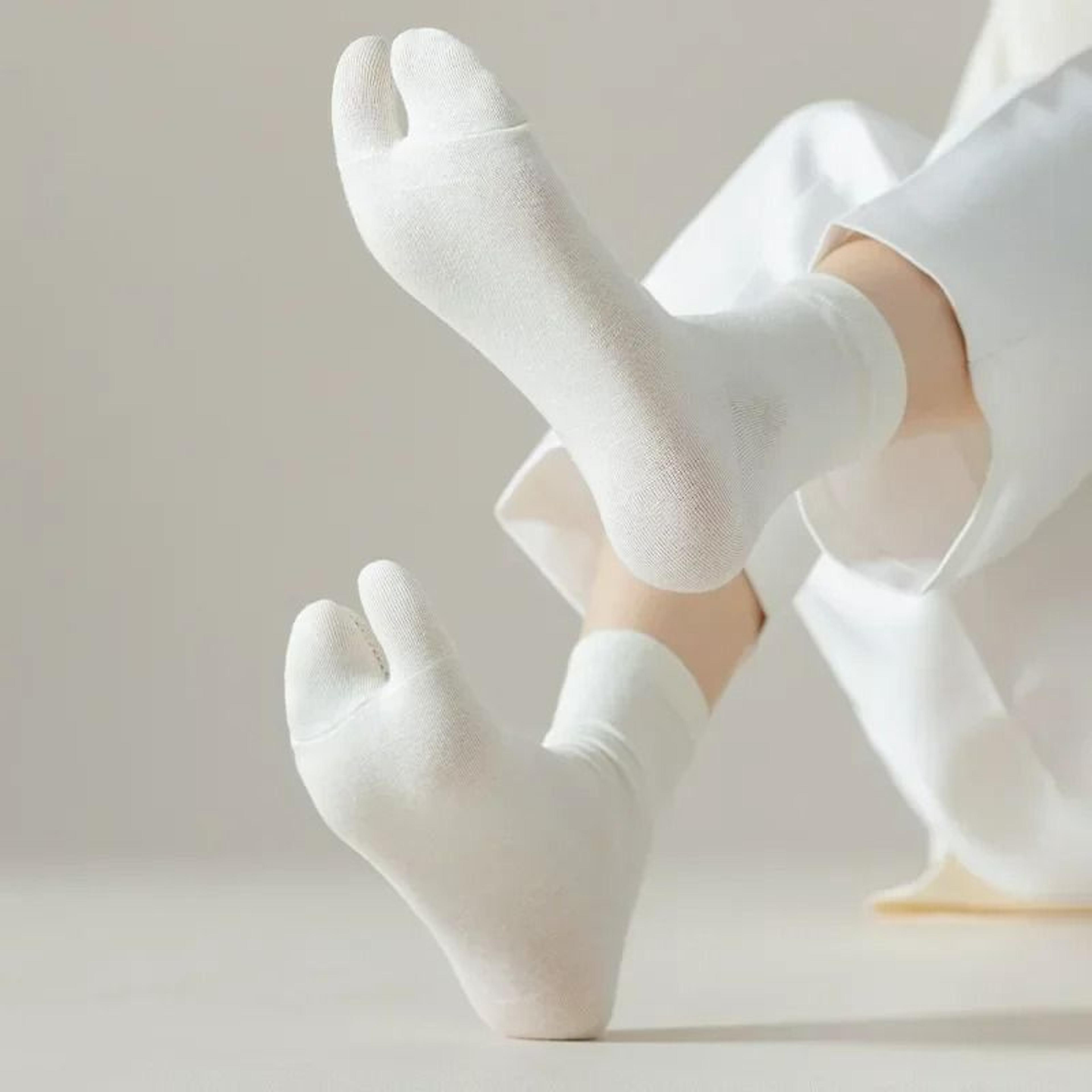 Japanese Style Tabi Toe Socks For Men And Women 2