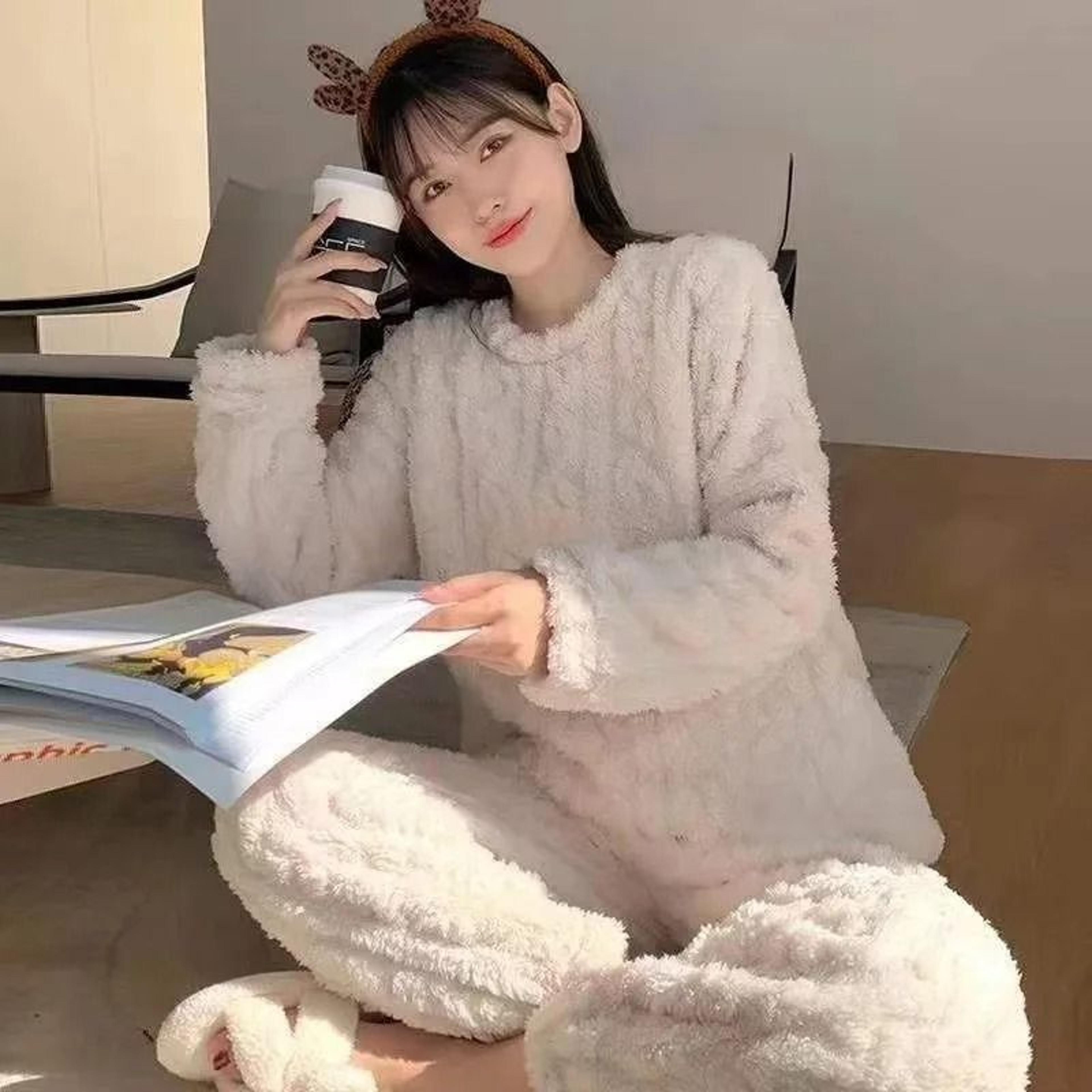 Womens Thickened Flannel Pajama Set With Long Sleeves 6